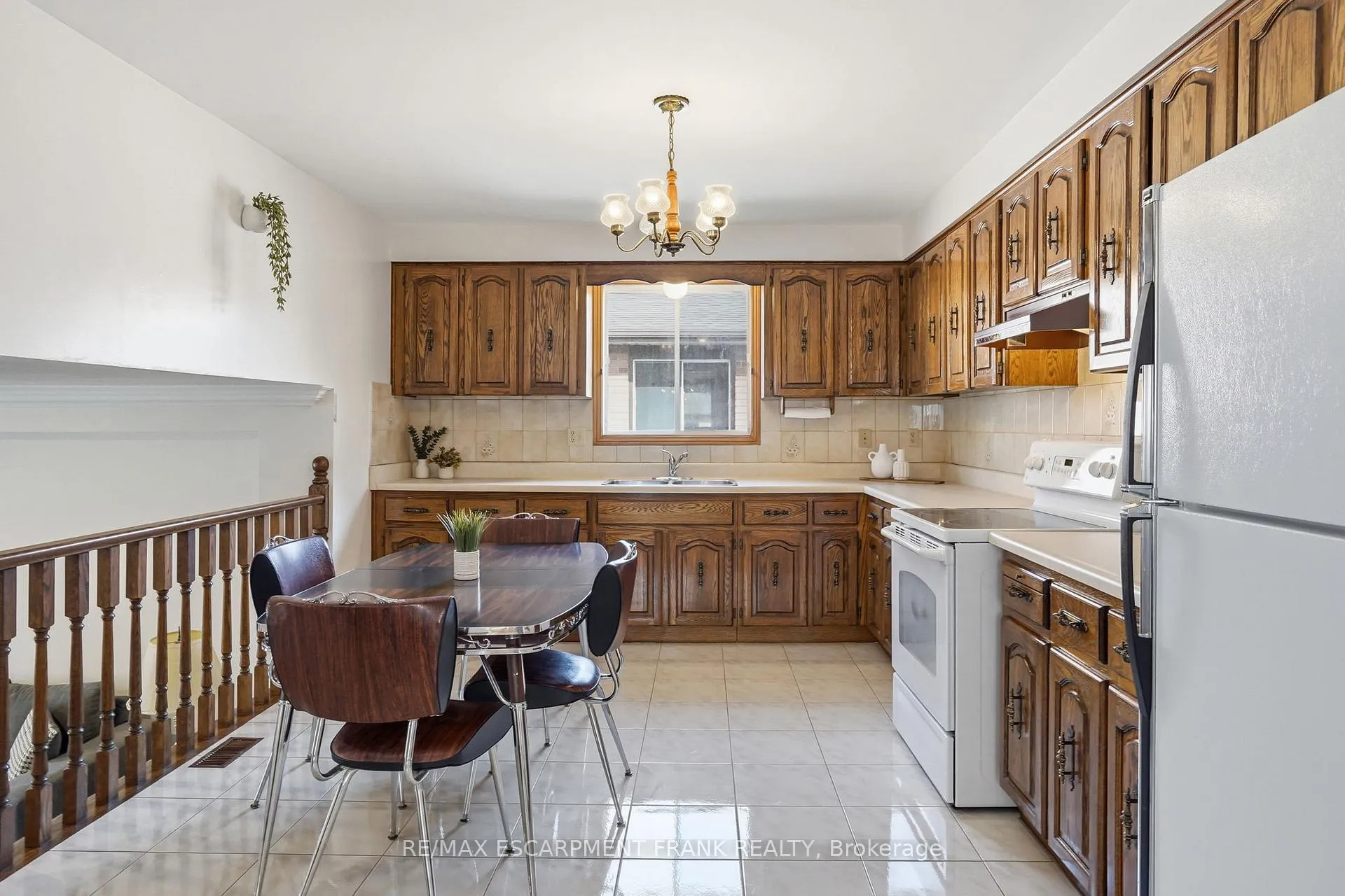 Photo 15 of 267 Greencedar Drive, Hamilton, Gurnett — HOMEH
