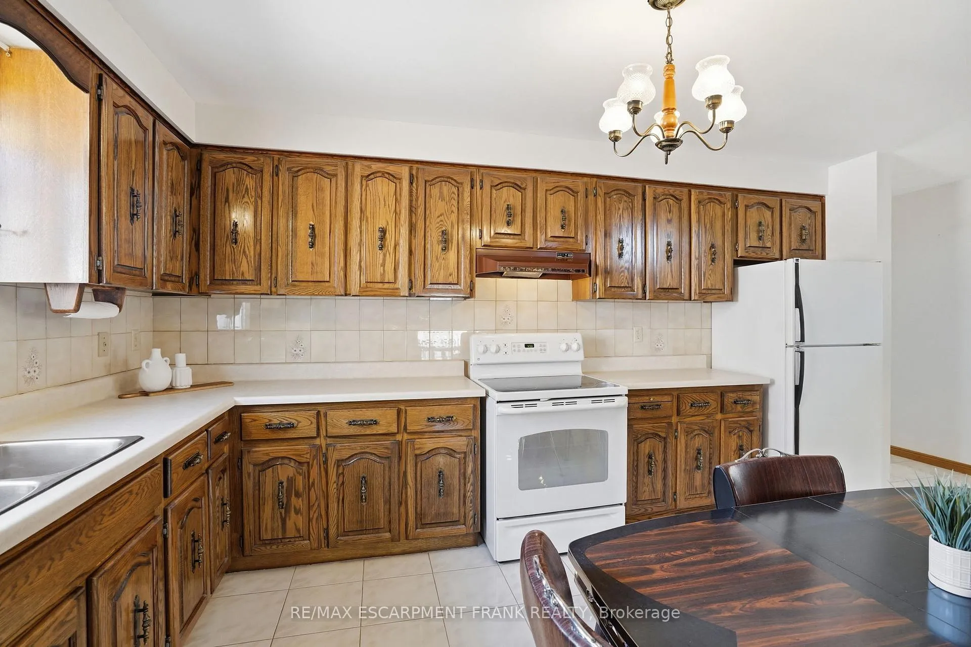Photo 17 of 267 Greencedar Drive, Hamilton, Gurnett — HOMEH