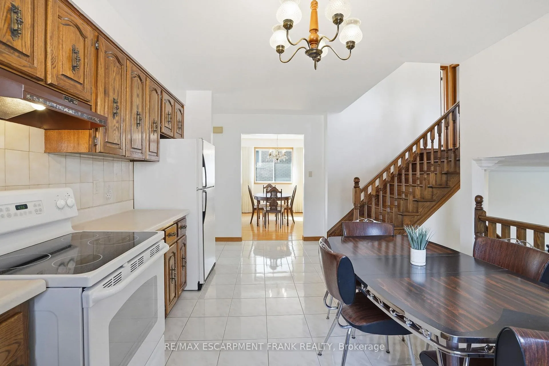 Photo 18 of 267 Greencedar Drive, Hamilton, Gurnett — HOMEH