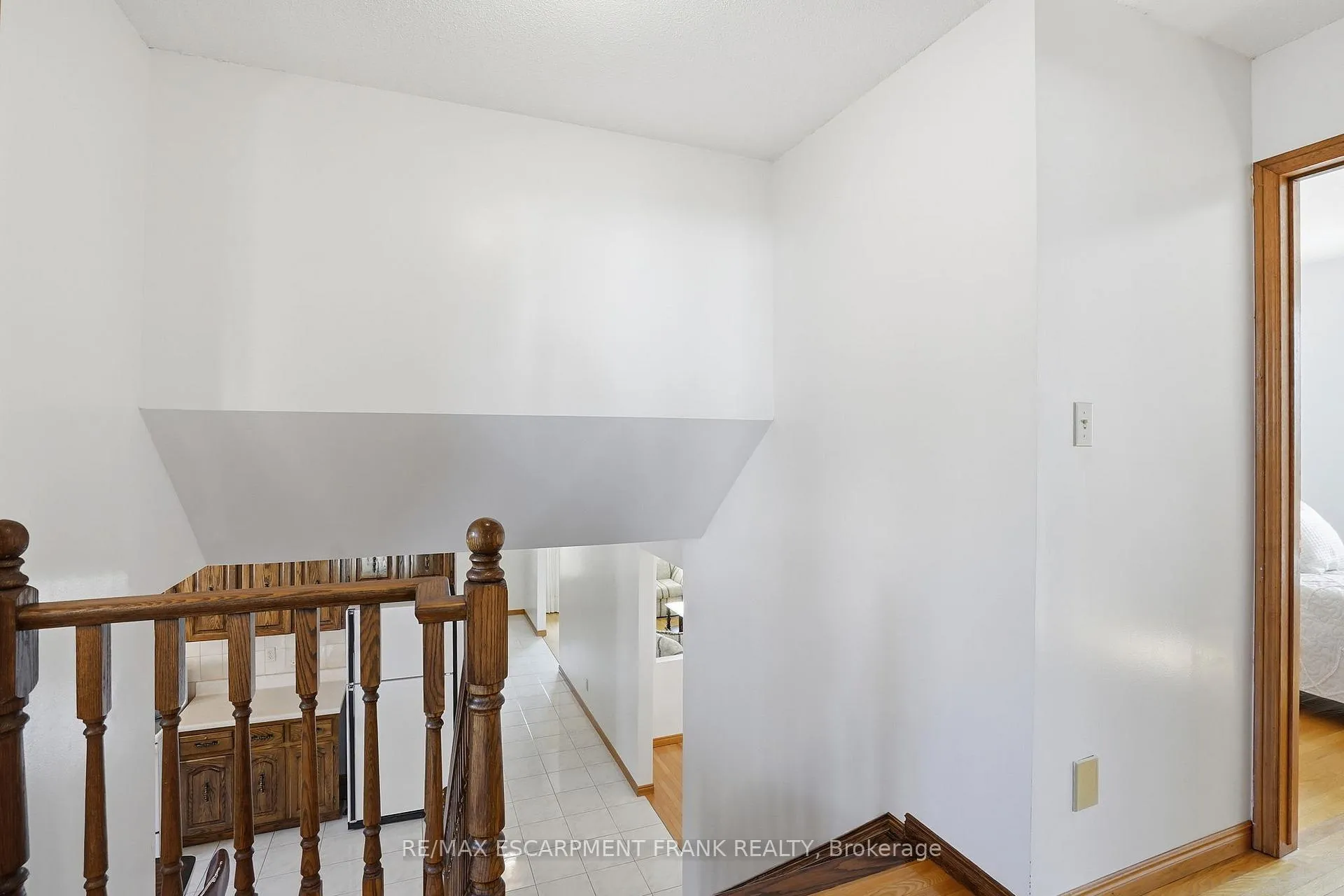 Photo 20 of 267 Greencedar Drive, Hamilton, Gurnett — HOMEH