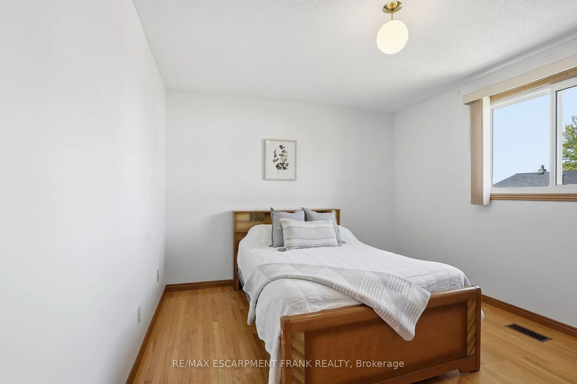 Photo 28 of 267 Greencedar Drive, Hamilton, Gurnett — HOMEH