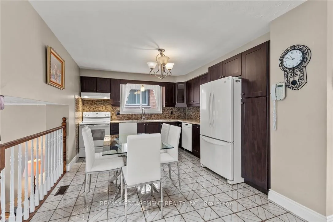 Photo 15 of 14 Indian Crescent, Hamilton, Burkholme — HOMEH