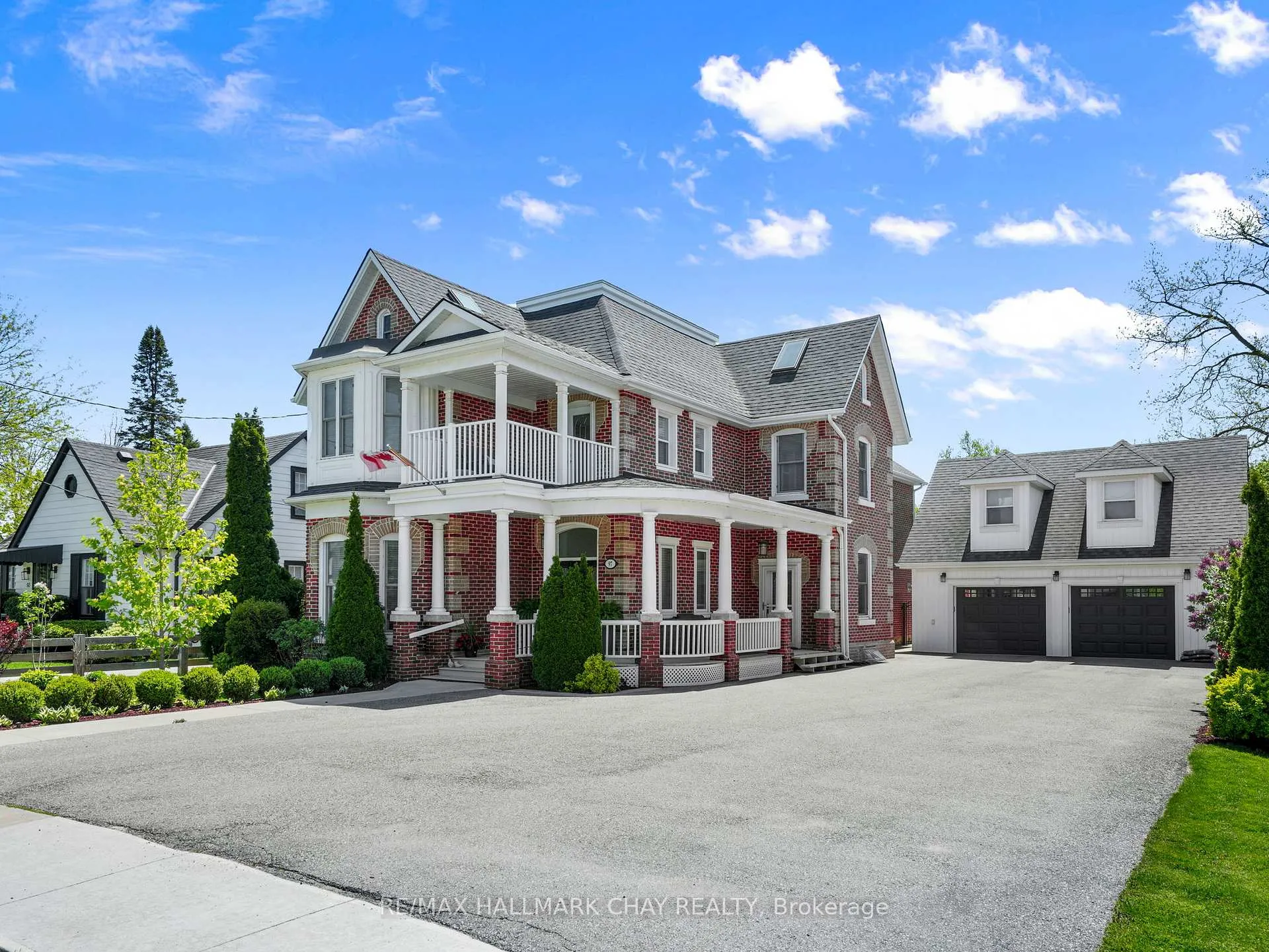 Front of 97 Nelson Street W