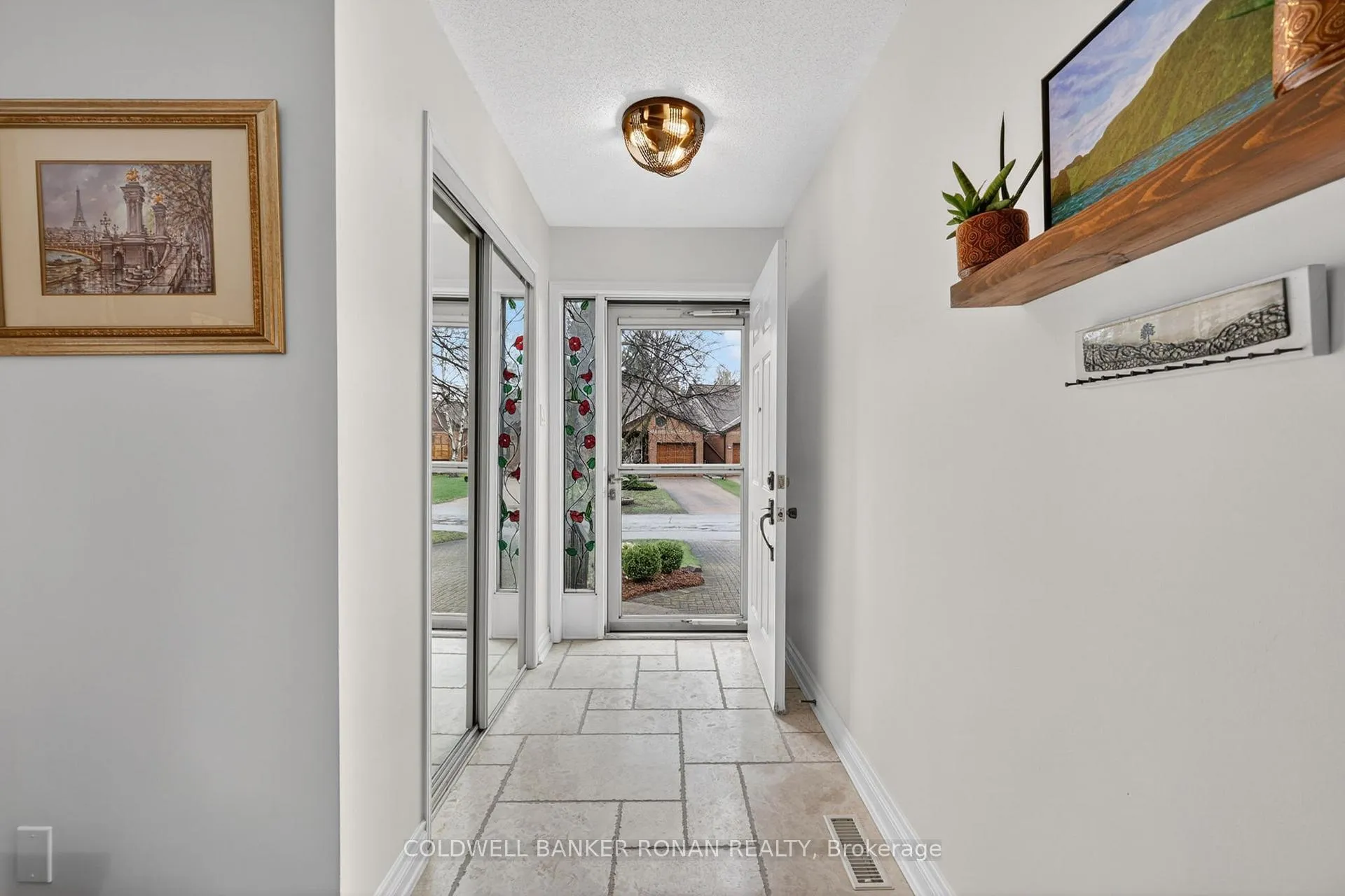 Photo 3 of 16 Green Briar Road, New Tecumseth, Alliston — HOMEH