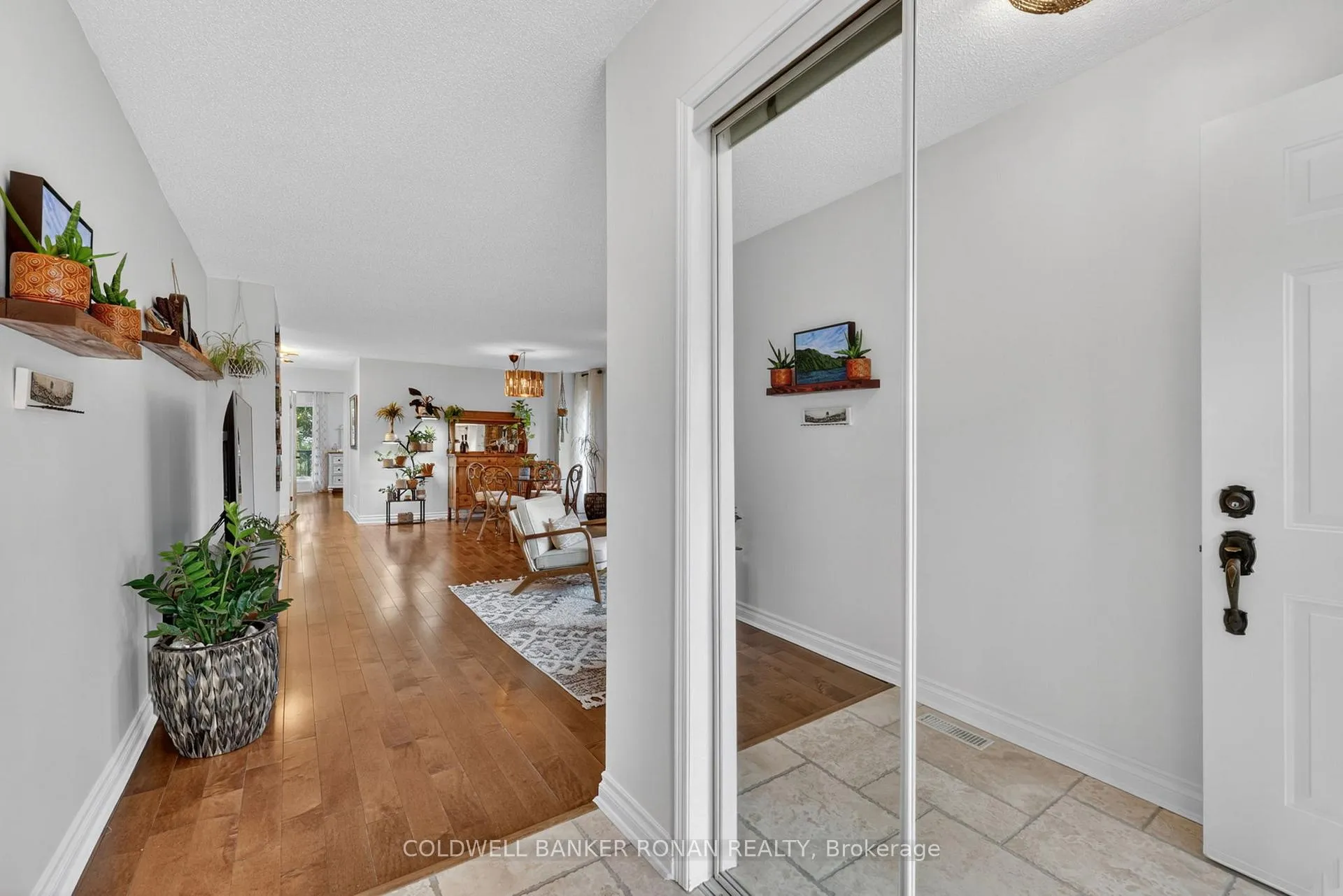 Photo 4 of 16 Green Briar Road, New Tecumseth, Alliston — HOMEH