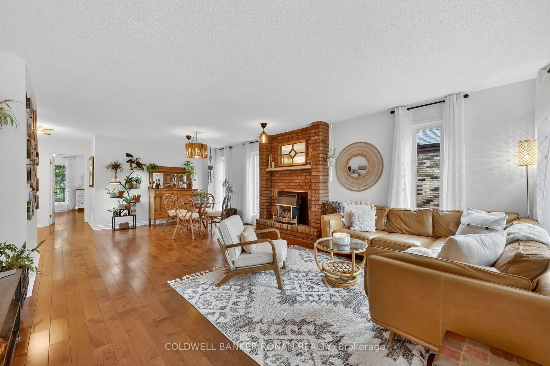 Photo 5 of 16 Green Briar Road, New Tecumseth, Alliston — HOMEH