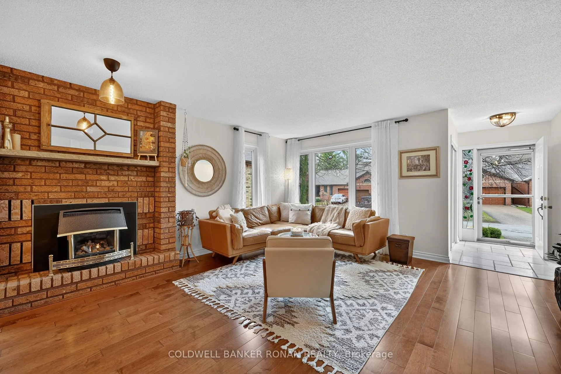 Photo 6 of 16 Green Briar Road, New Tecumseth, Alliston — HOMEH