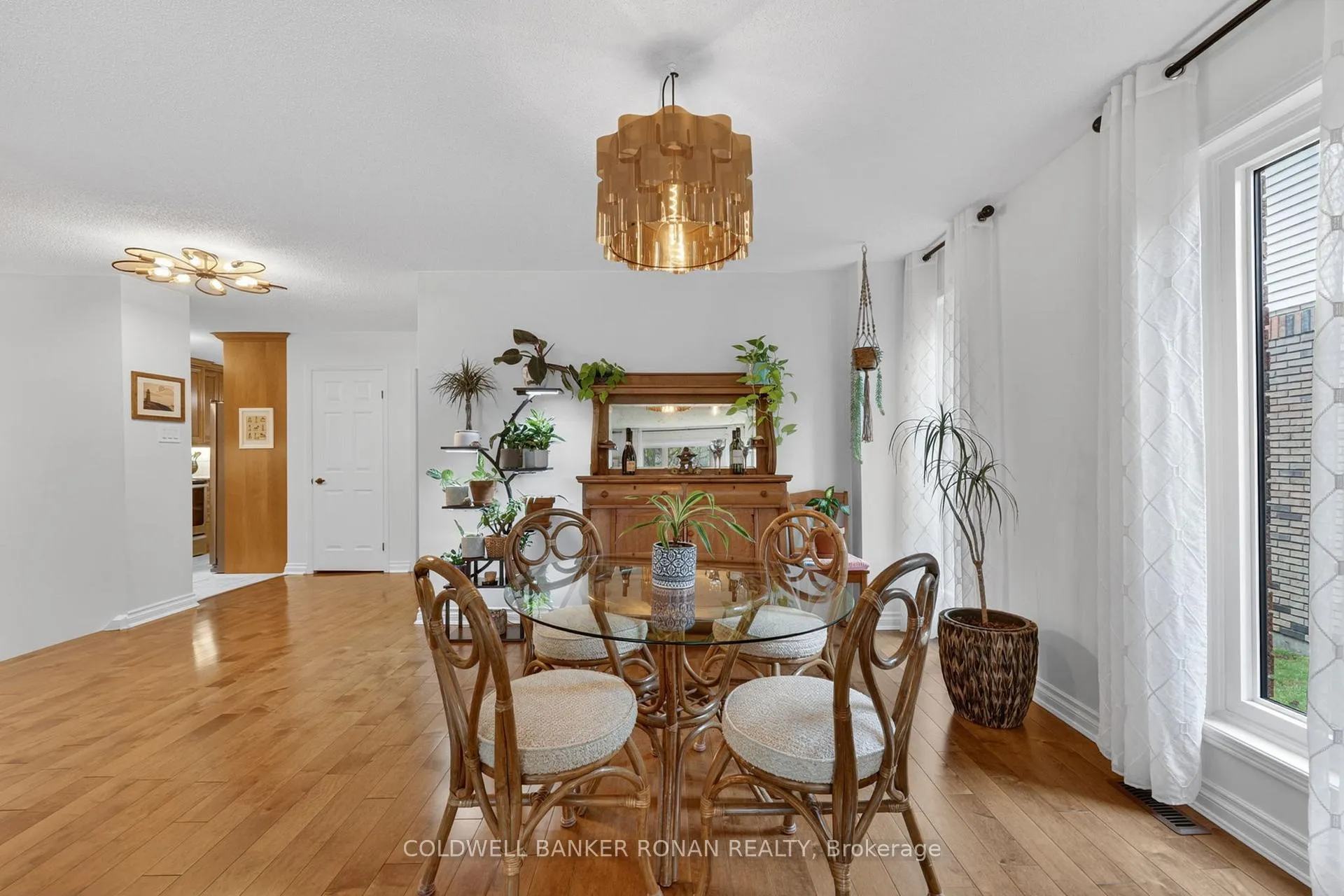 Photo 10 of 16 Green Briar Road, New Tecumseth, Alliston — HOMEH