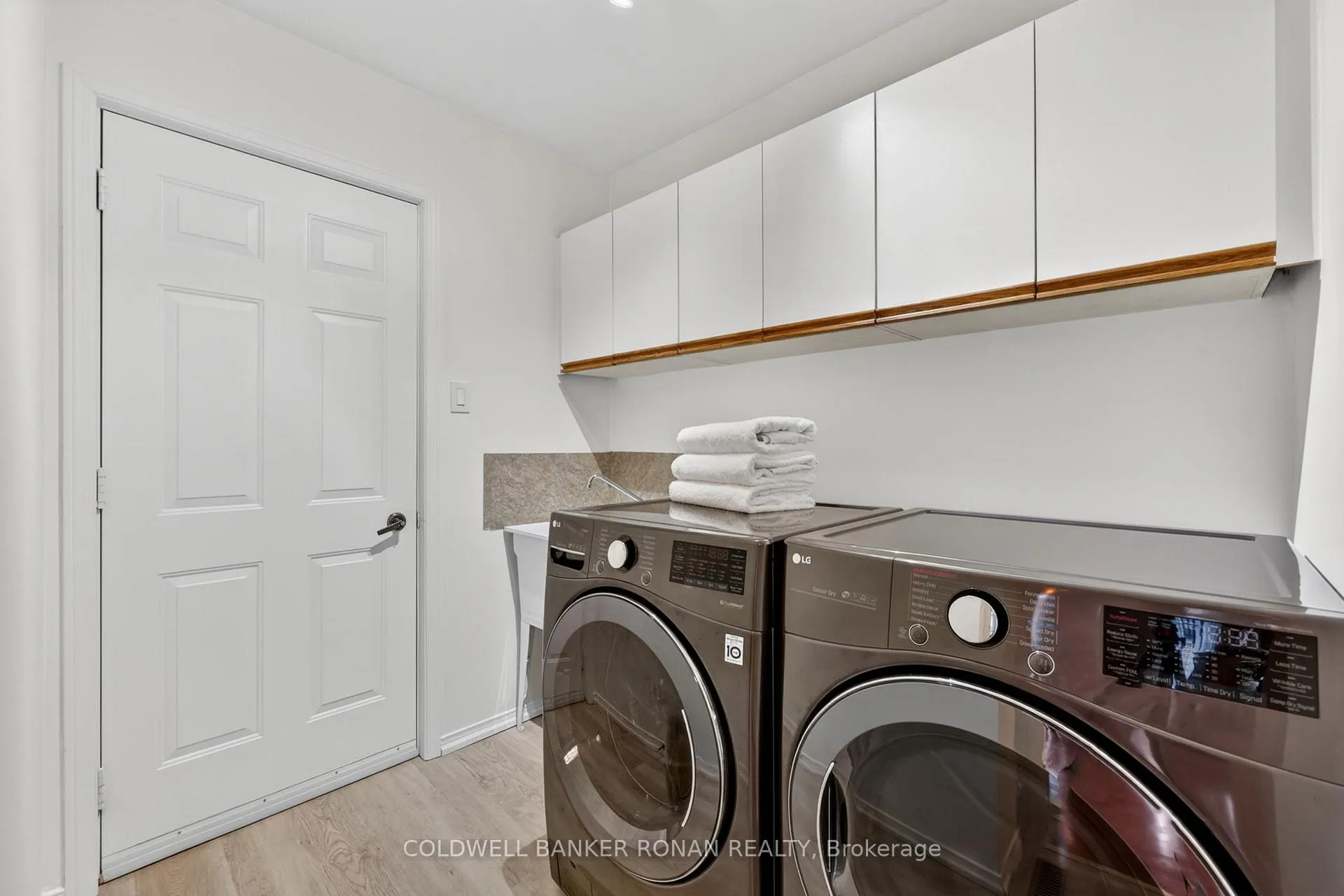 Photo 25 of 16 Green Briar Road, New Tecumseth, Alliston — HOMEH