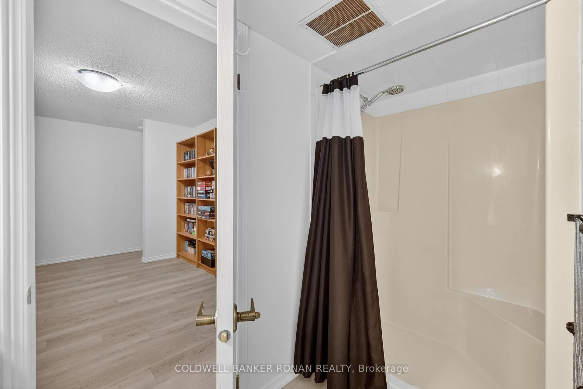Photo 41 of 16 Green Briar Road, New Tecumseth, Alliston — HOMEH