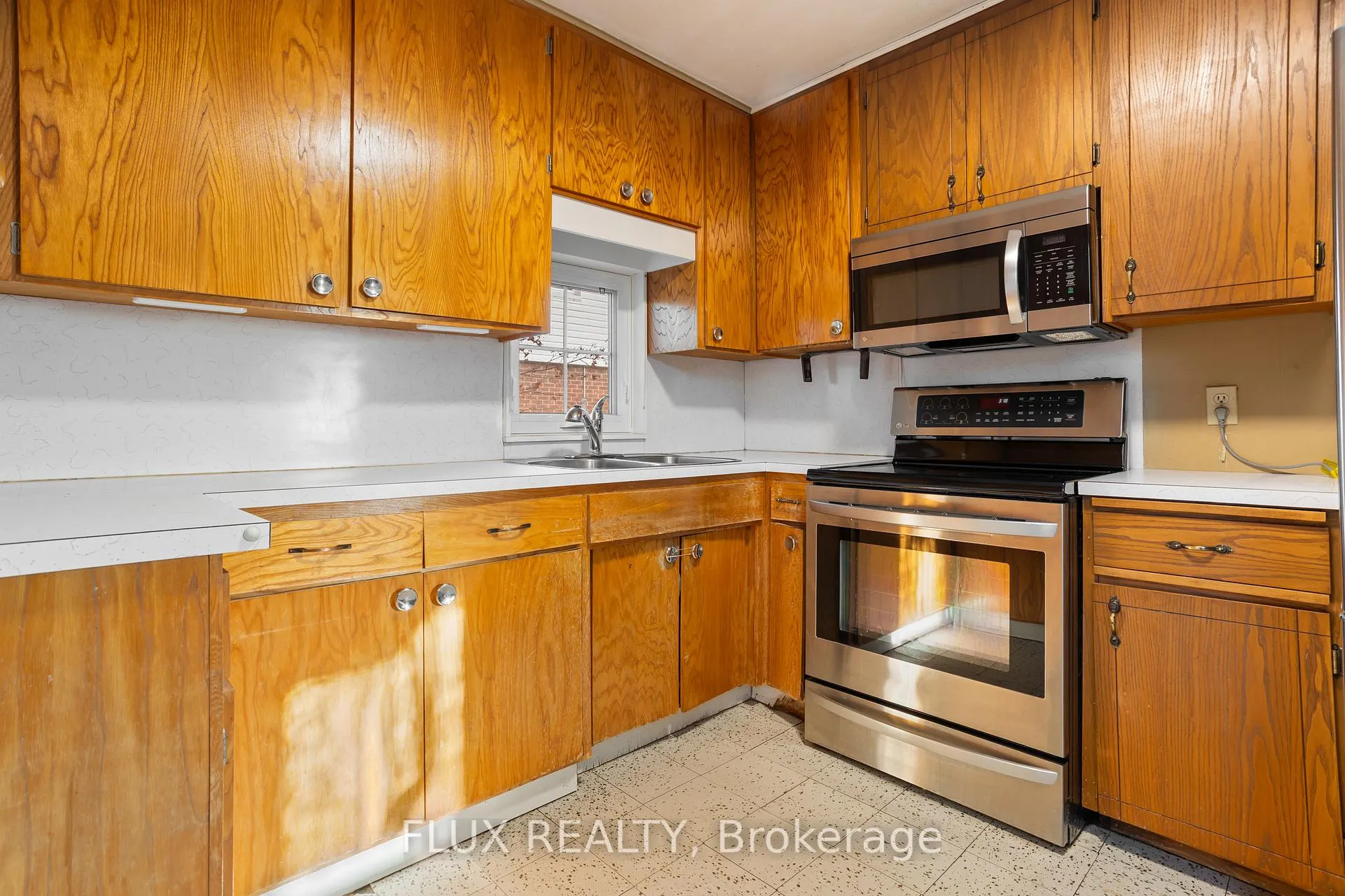 Photo 21 of 118 Krug Street, Kitchener — HOMEH