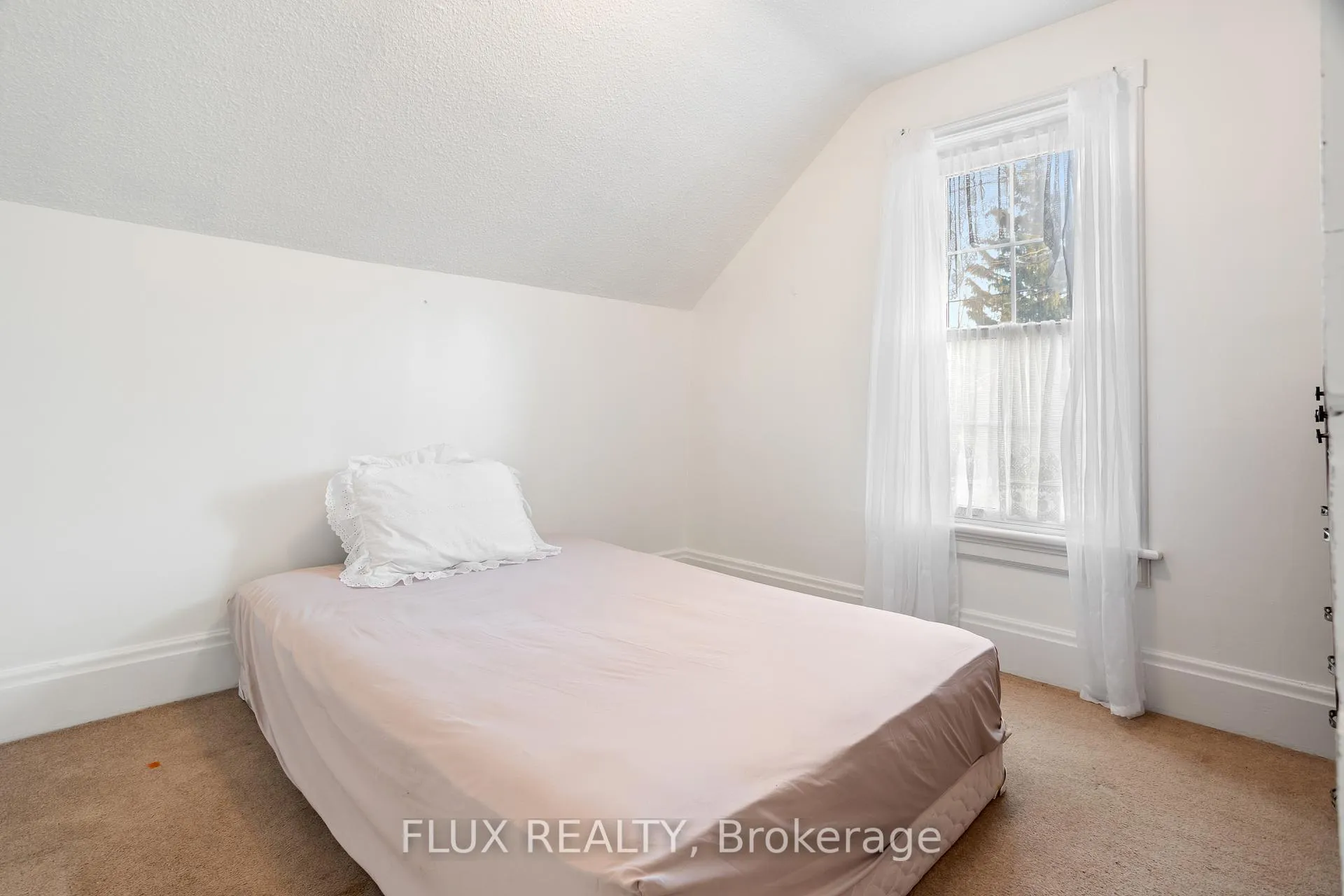 Photo 28 of 118 Krug Street, Kitchener — HOMEH