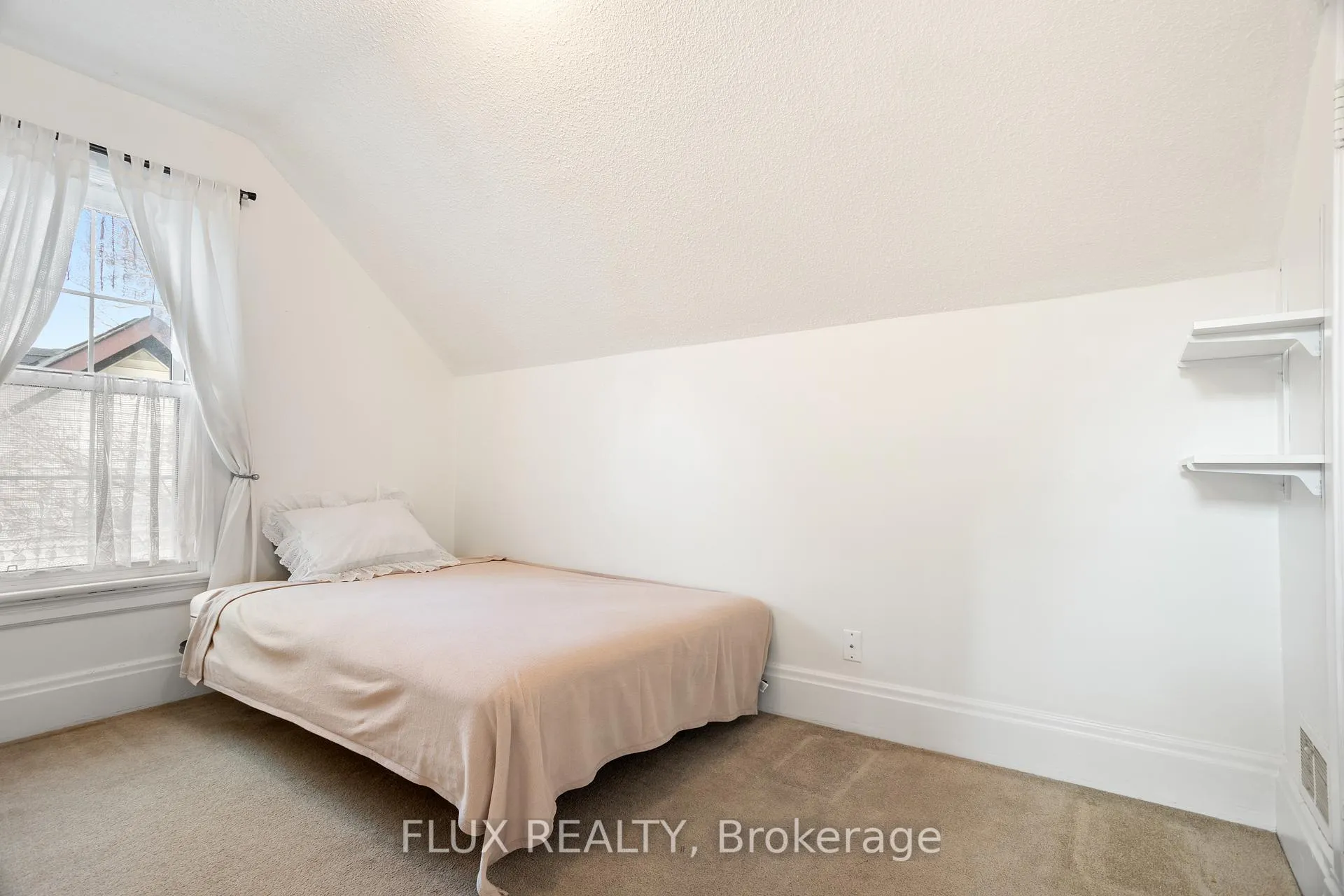 Photo 30 of 118 Krug Street, Kitchener — HOMEH