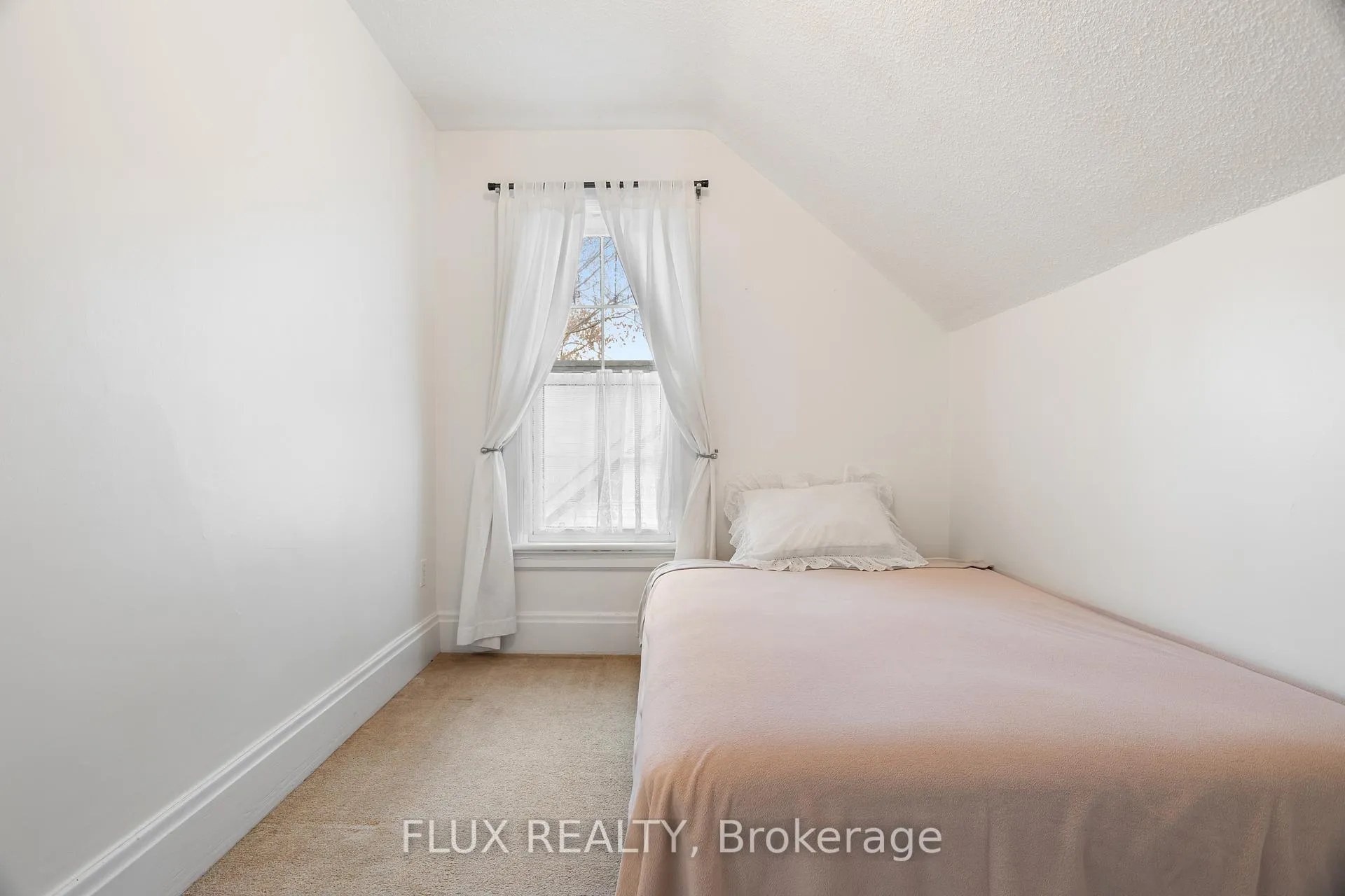 Photo 31 of 118 Krug Street, Kitchener — HOMEH