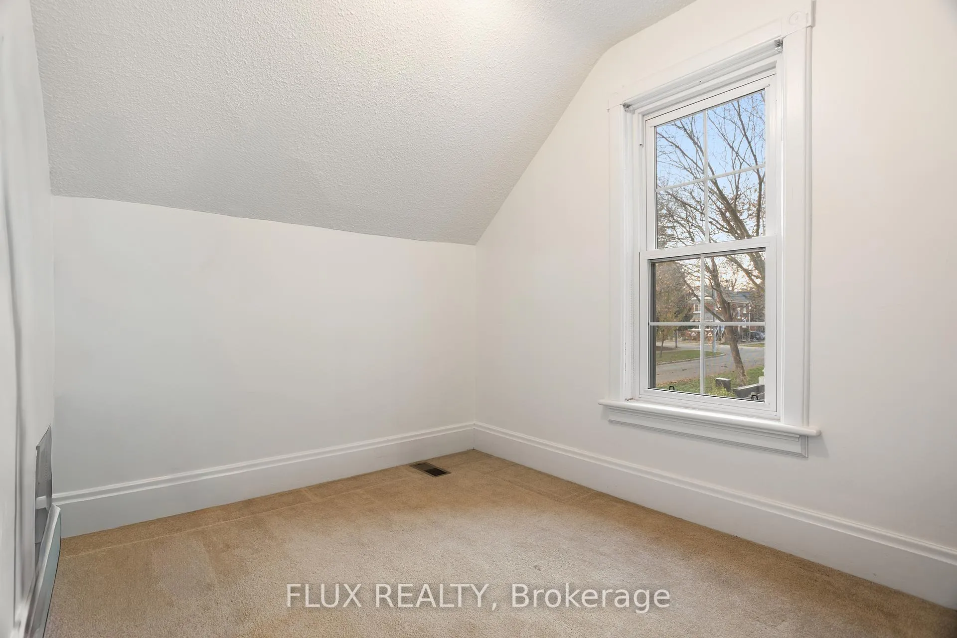 Photo 33 of 118 Krug Street, Kitchener — HOMEH
