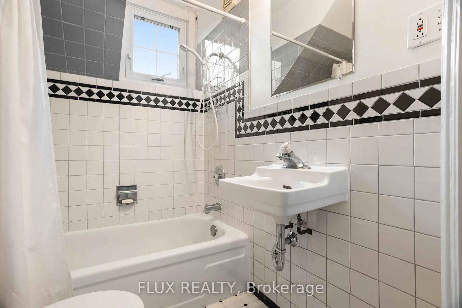 Photo 35 of 118 Krug Street, Kitchener — HOMEH