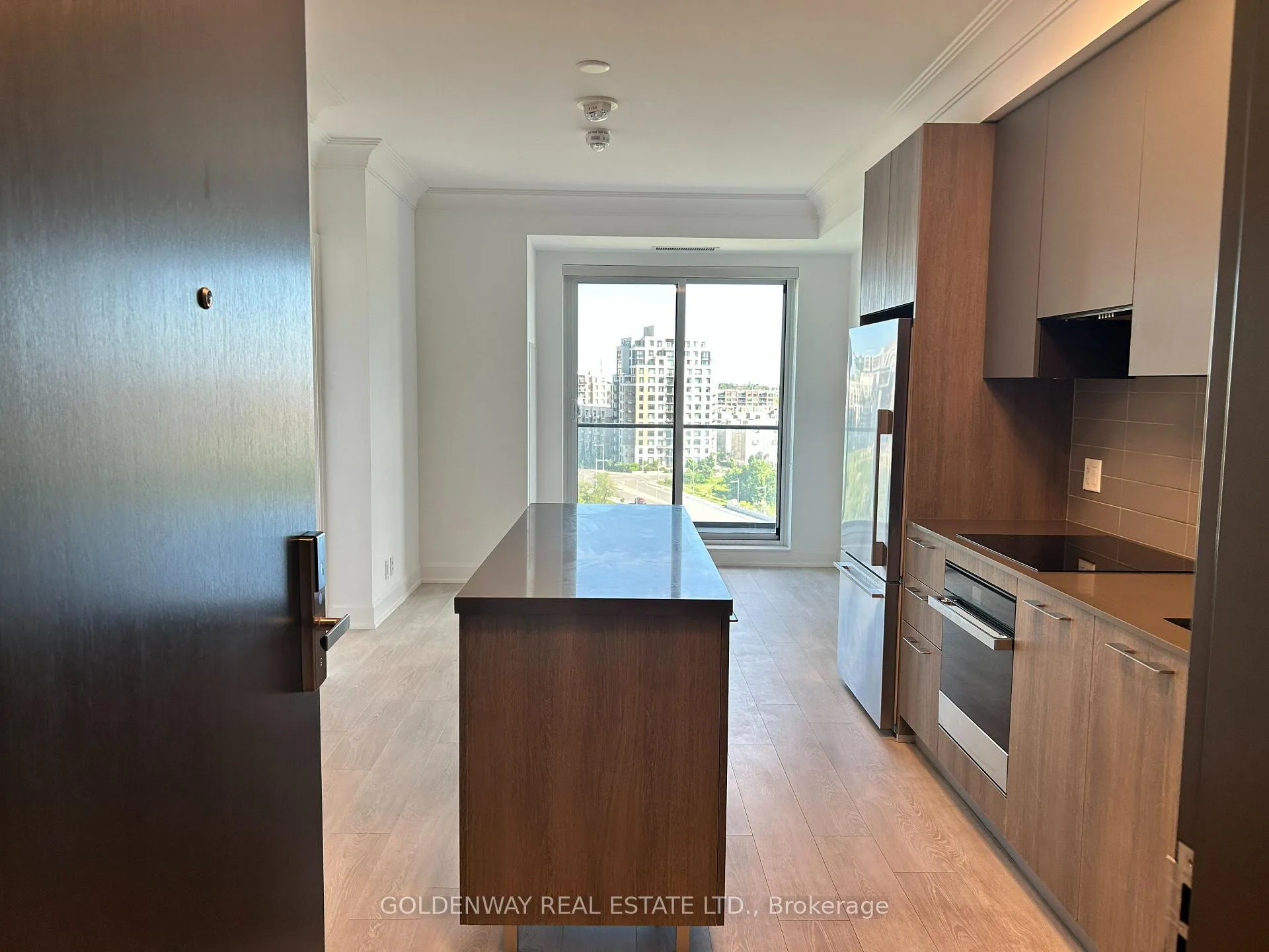 Photo 4 of Unit 1102, 8 Water Walk Drive, Markham, Unionville — HOMEH