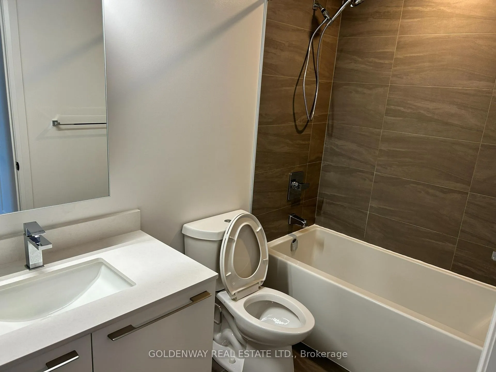 Photo 11 of Unit 1102, 8 Water Walk Drive, Markham, Unionville — HOMEH