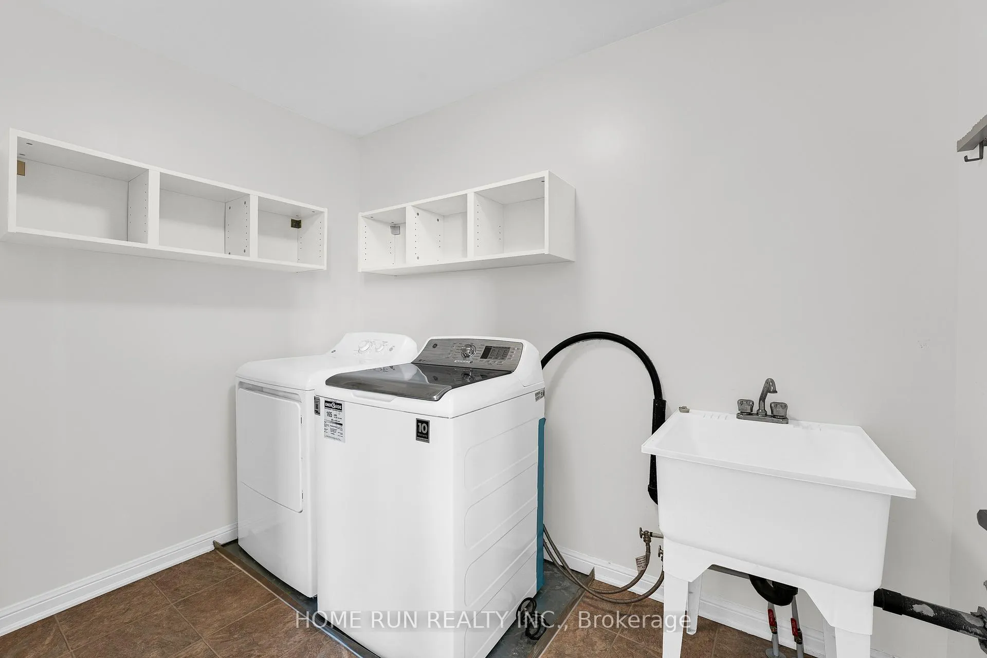 Photo 28 of 142 Battersea Crescent, Ottawa, Kanata - Kanata Lakes/Heritage Hills — HOMEH