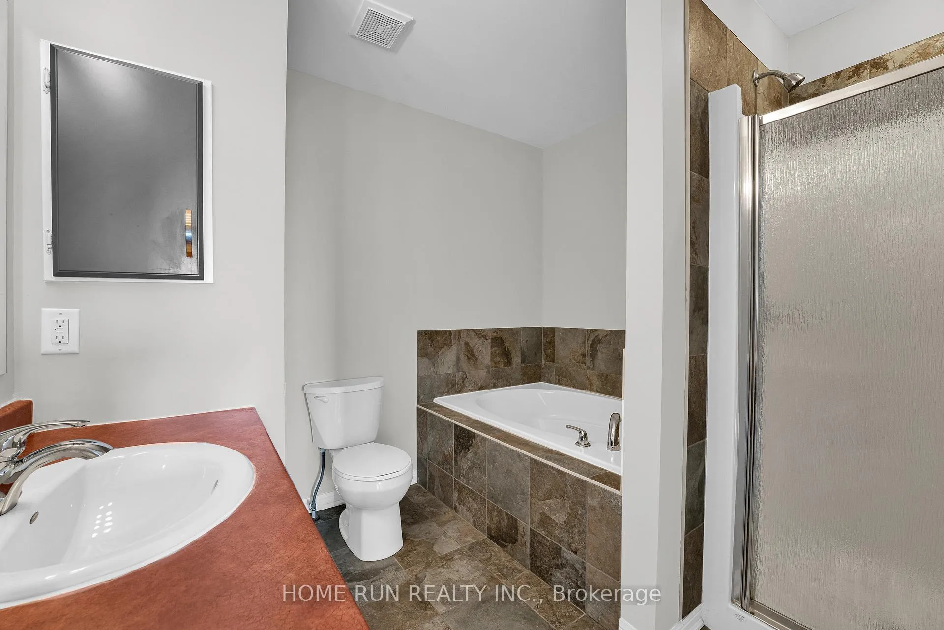 Photo 34 of 142 Battersea Crescent, Ottawa, Kanata - Kanata Lakes/Heritage Hills — HOMEH