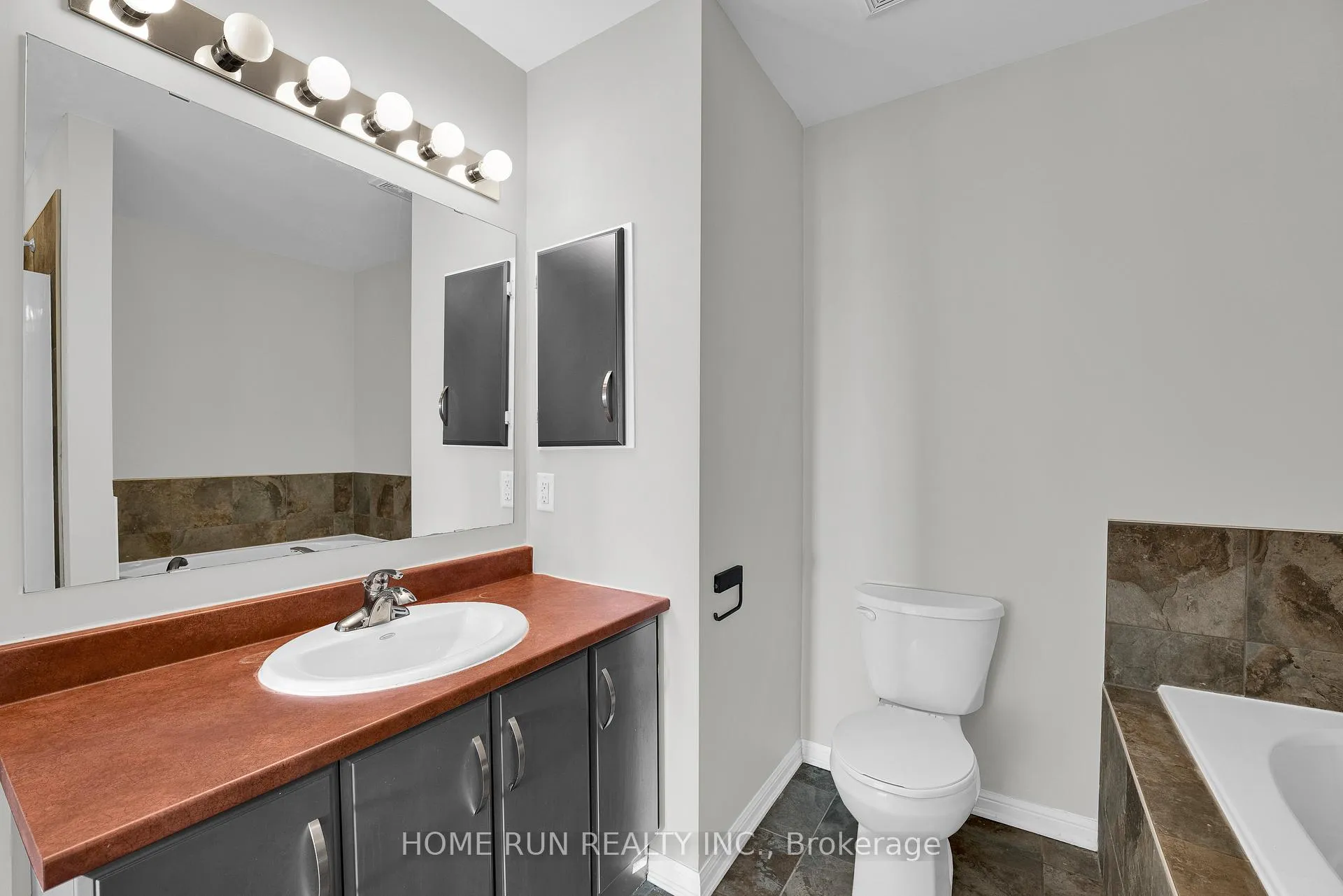 Photo 35 of 142 Battersea Crescent, Ottawa, Kanata - Kanata Lakes/Heritage Hills — HOMEH