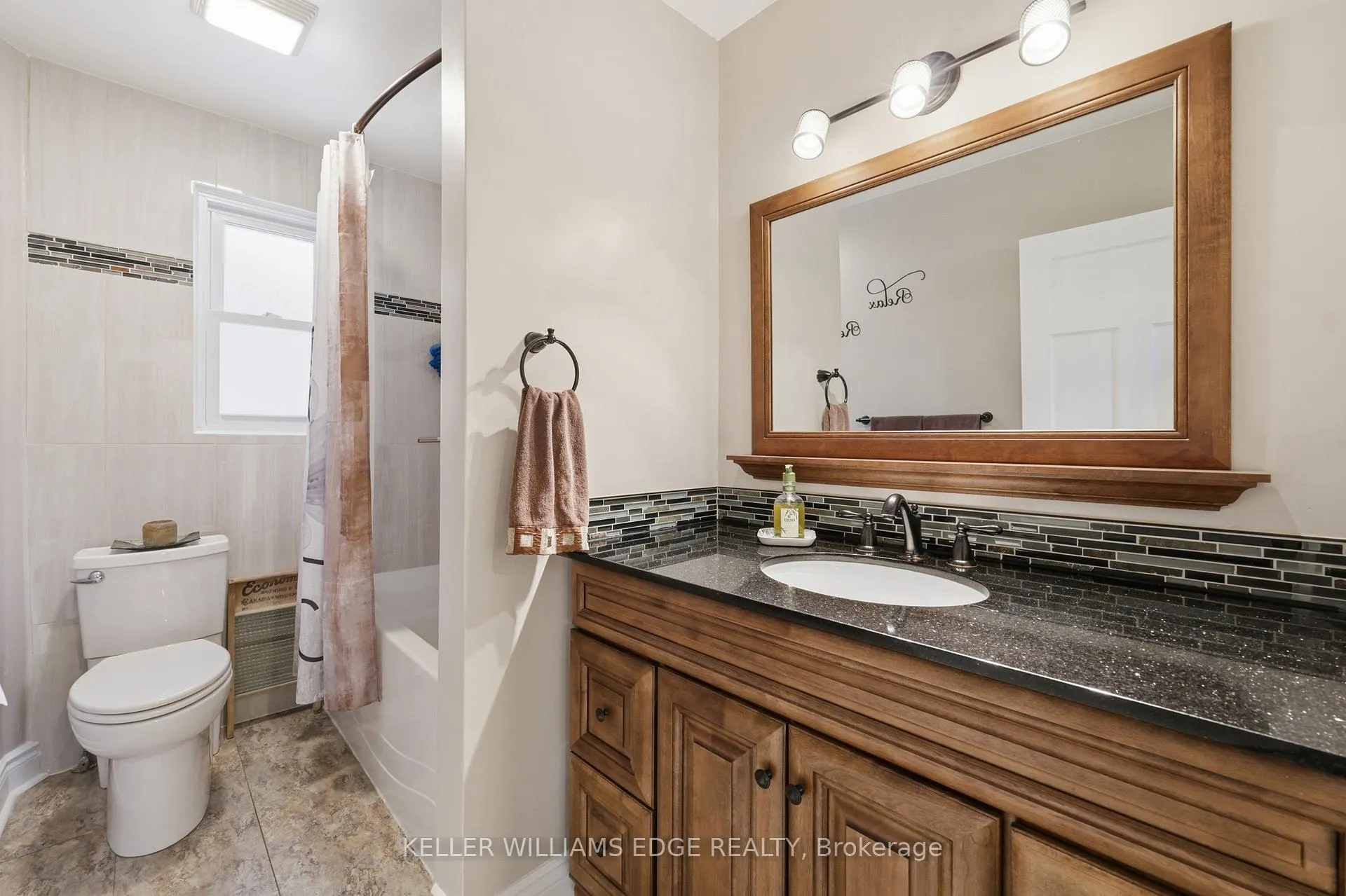 Photo 15 of 74 Graham Avenue S, Hamilton, Delta — HOMEH