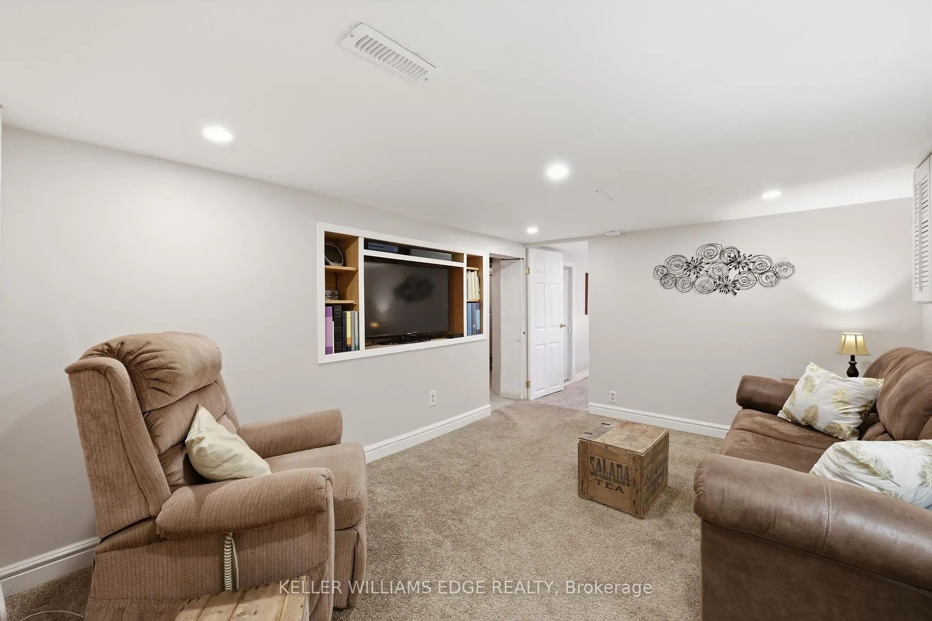 Photo 24 of 74 Graham Avenue S, Hamilton, Delta — HOMEH