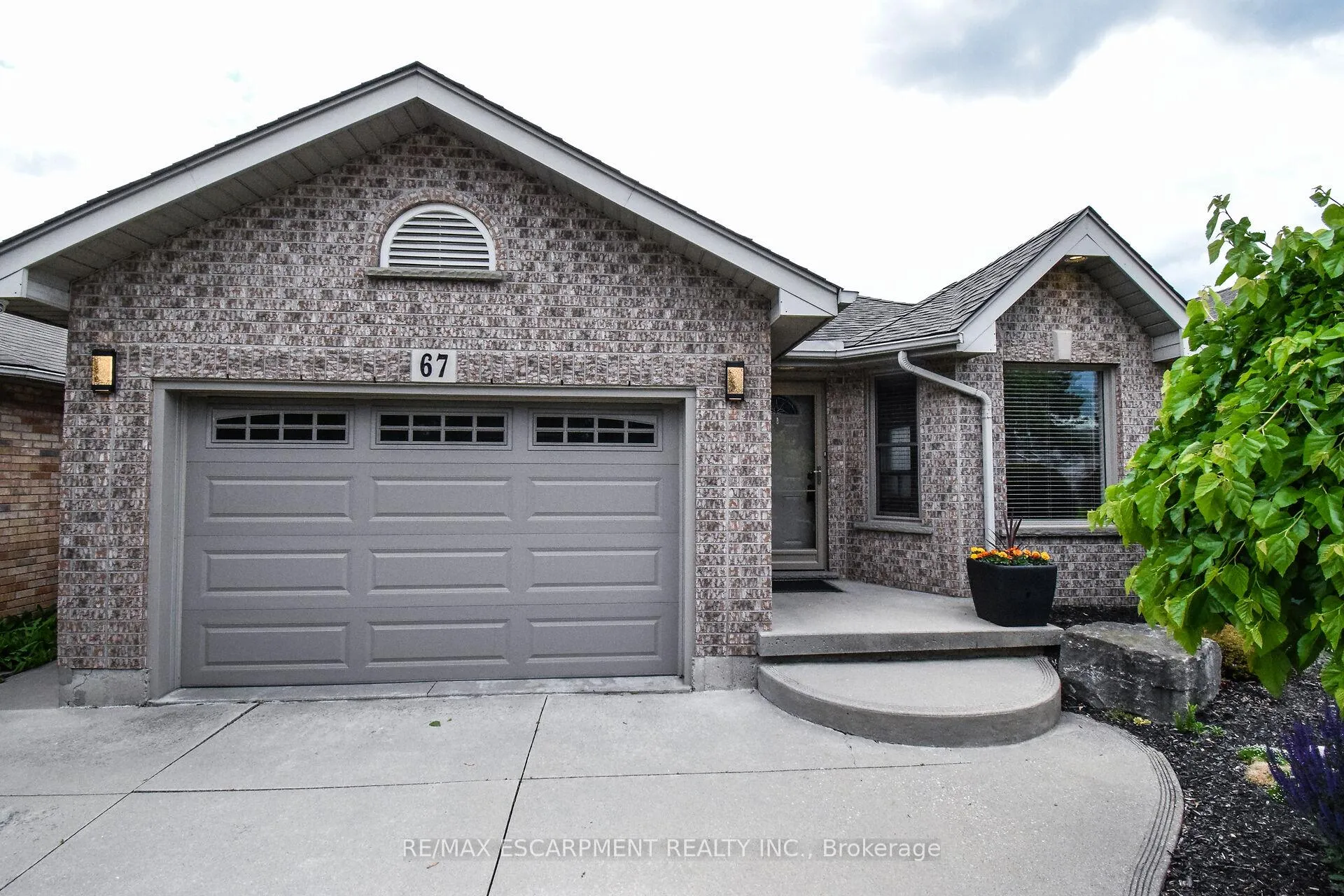 Photo 2 of 67 Lawnhurst Drive, Hamilton, Lawfield — HOMEH