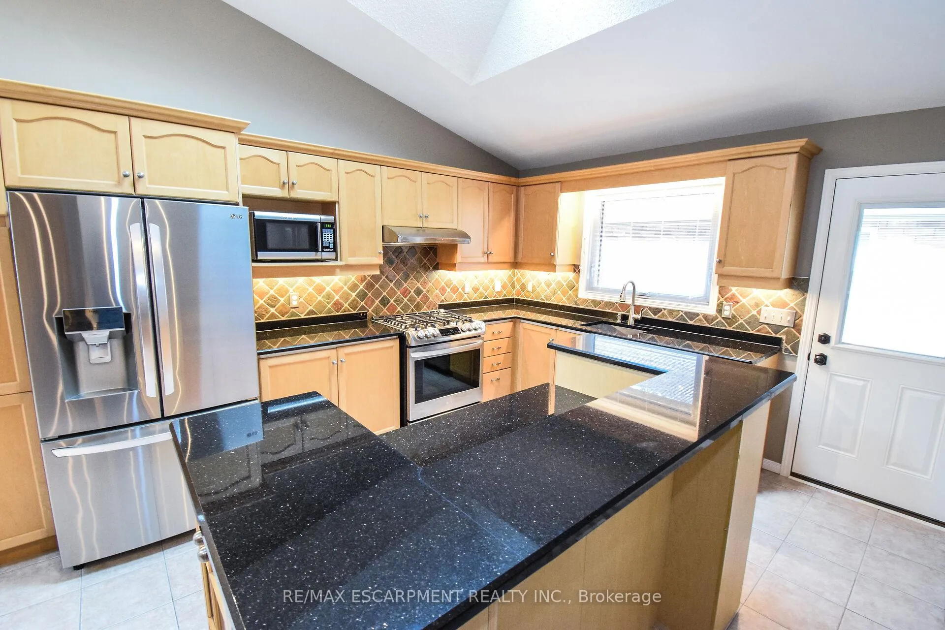 Photo 22 of 67 Lawnhurst Drive, Hamilton, Lawfield — HOMEH