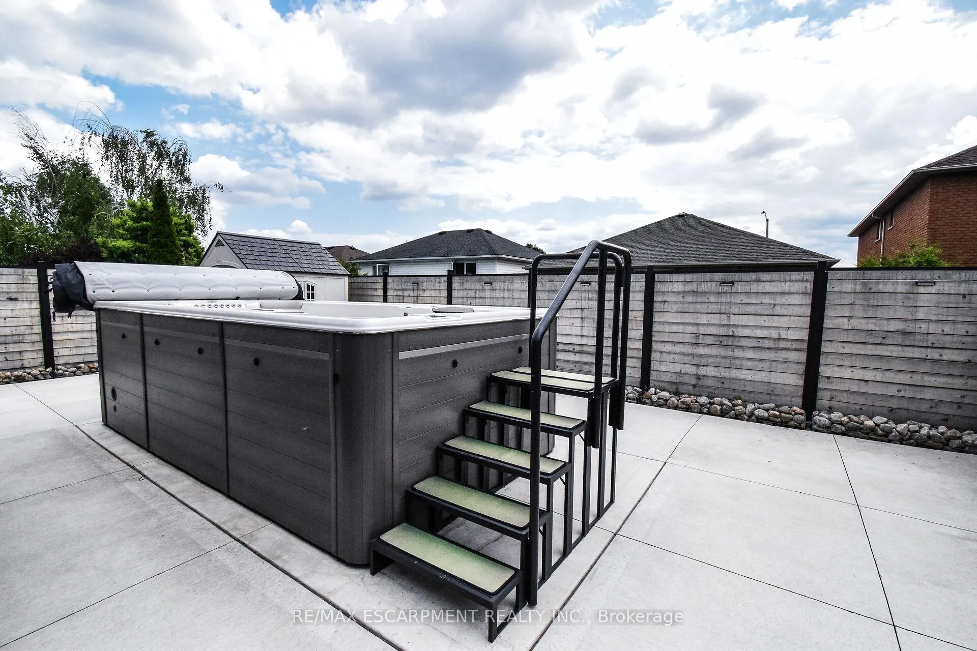 Photo 43 of 67 Lawnhurst Drive, Hamilton, Lawfield — HOMEH