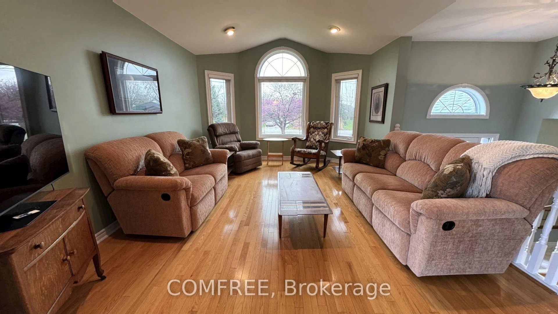Photo 3 of 372 East Puce Road, Lakeshore — HOMEH