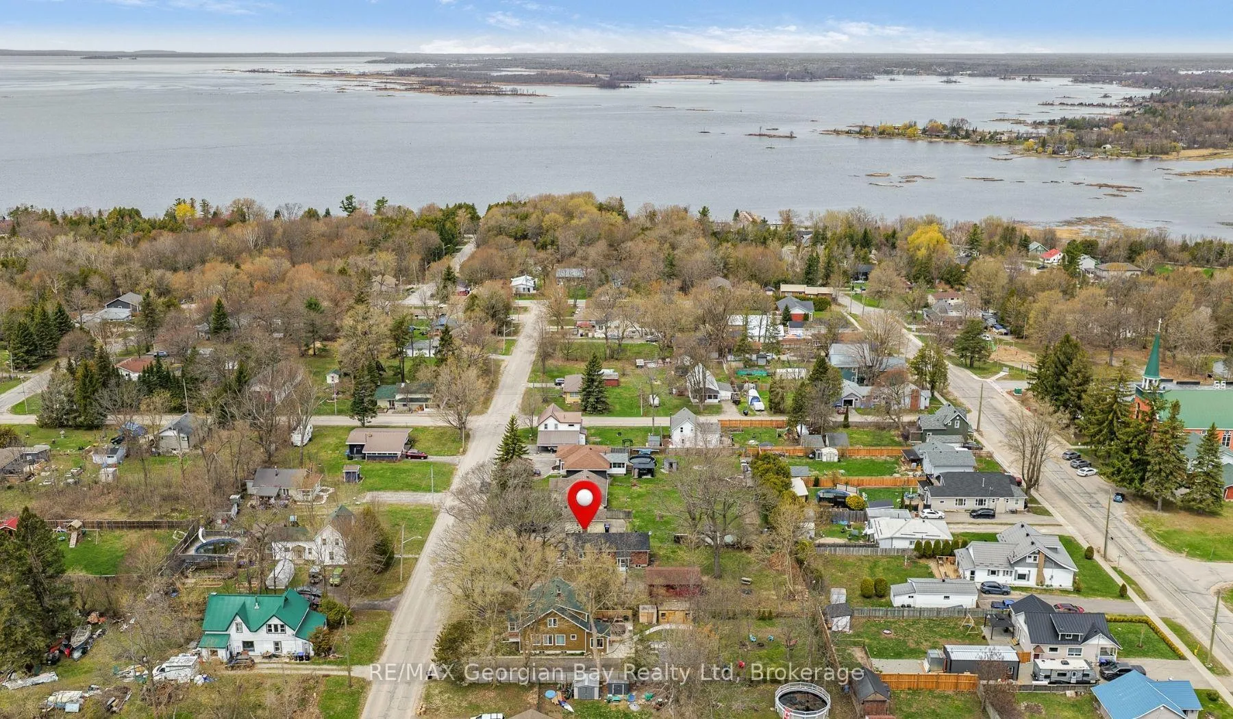 Photo 2 of 215 Palmer Street, Tay, Waubaushene — HOMEH