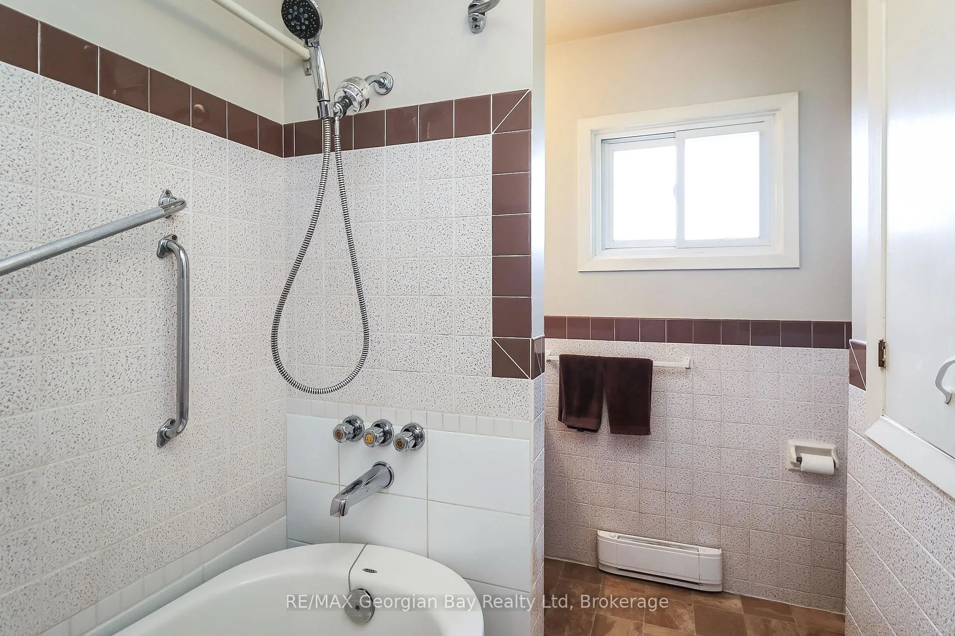 Photo 16 of 215 Palmer Street, Tay, Waubaushene — HOMEH