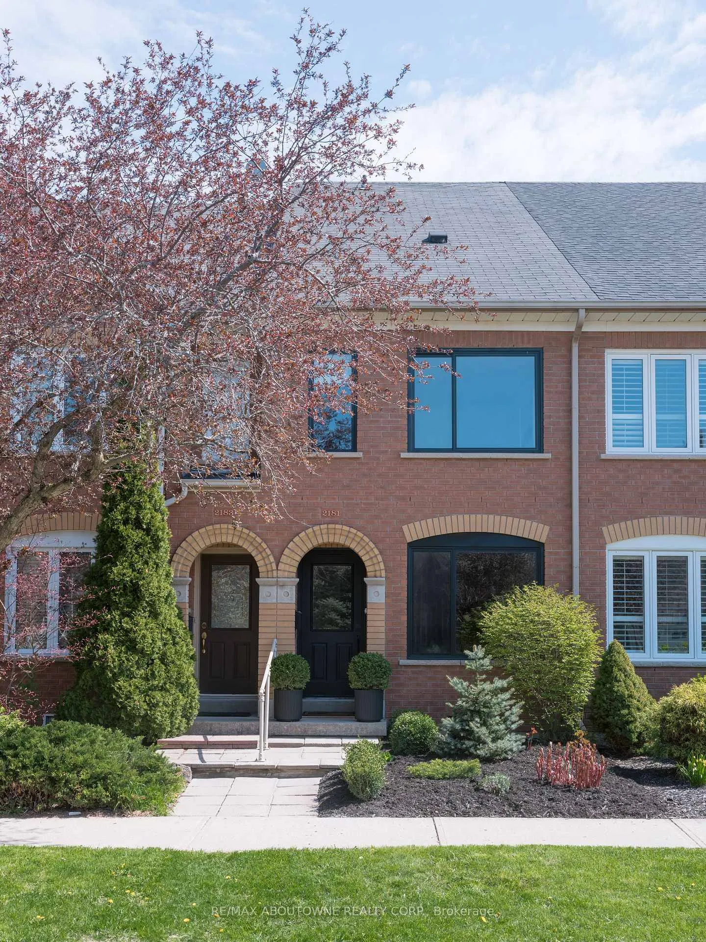 Front of 2181 Oakpoint Road