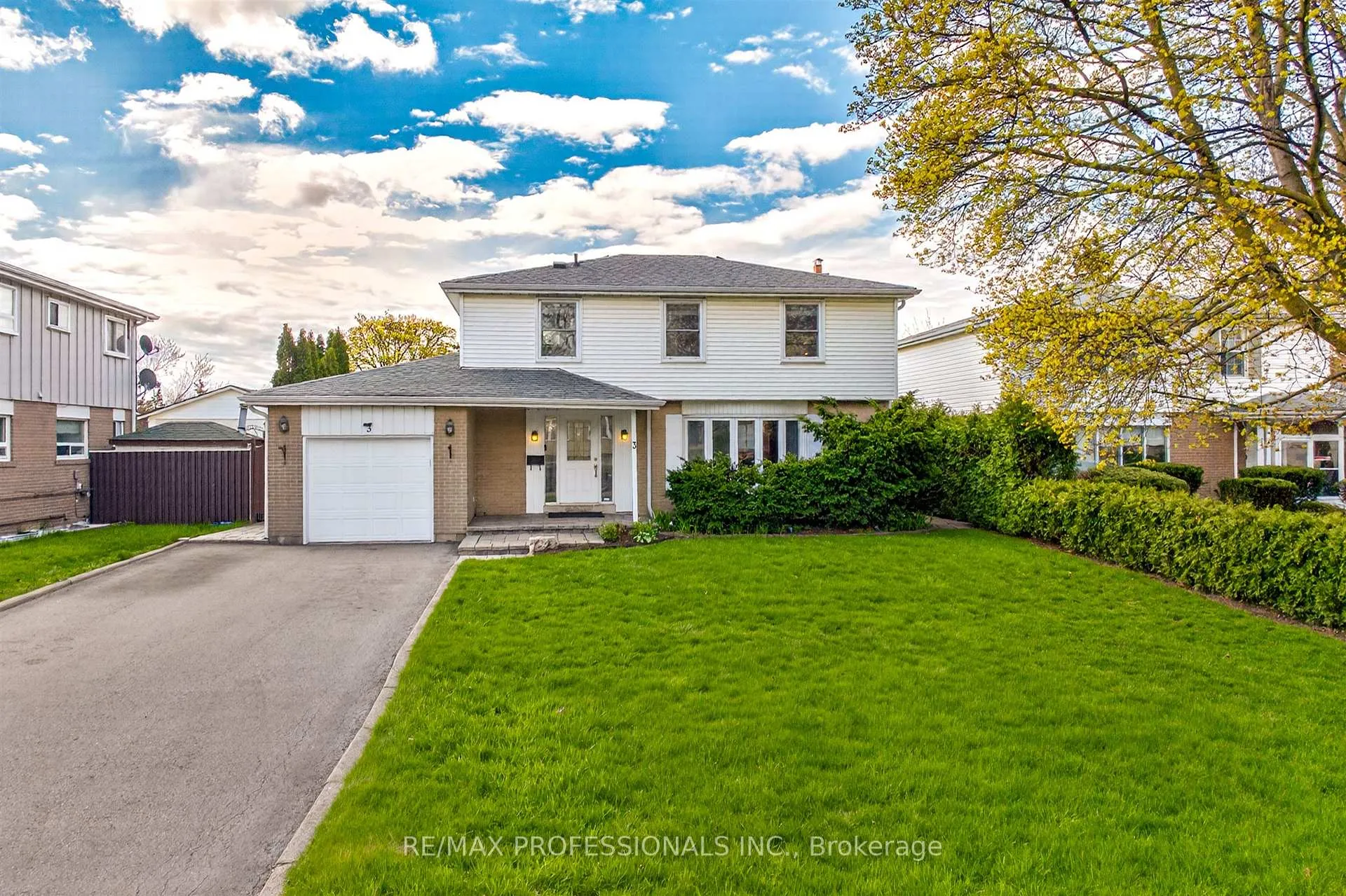Photo 1 of 3 Caledon Court, Brampton, Avondale — HOMEH