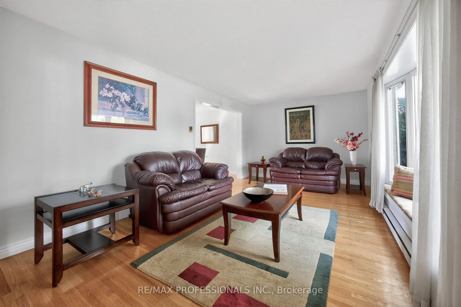 Photo 4 of 3 Caledon Court, Brampton, Avondale — HOMEH