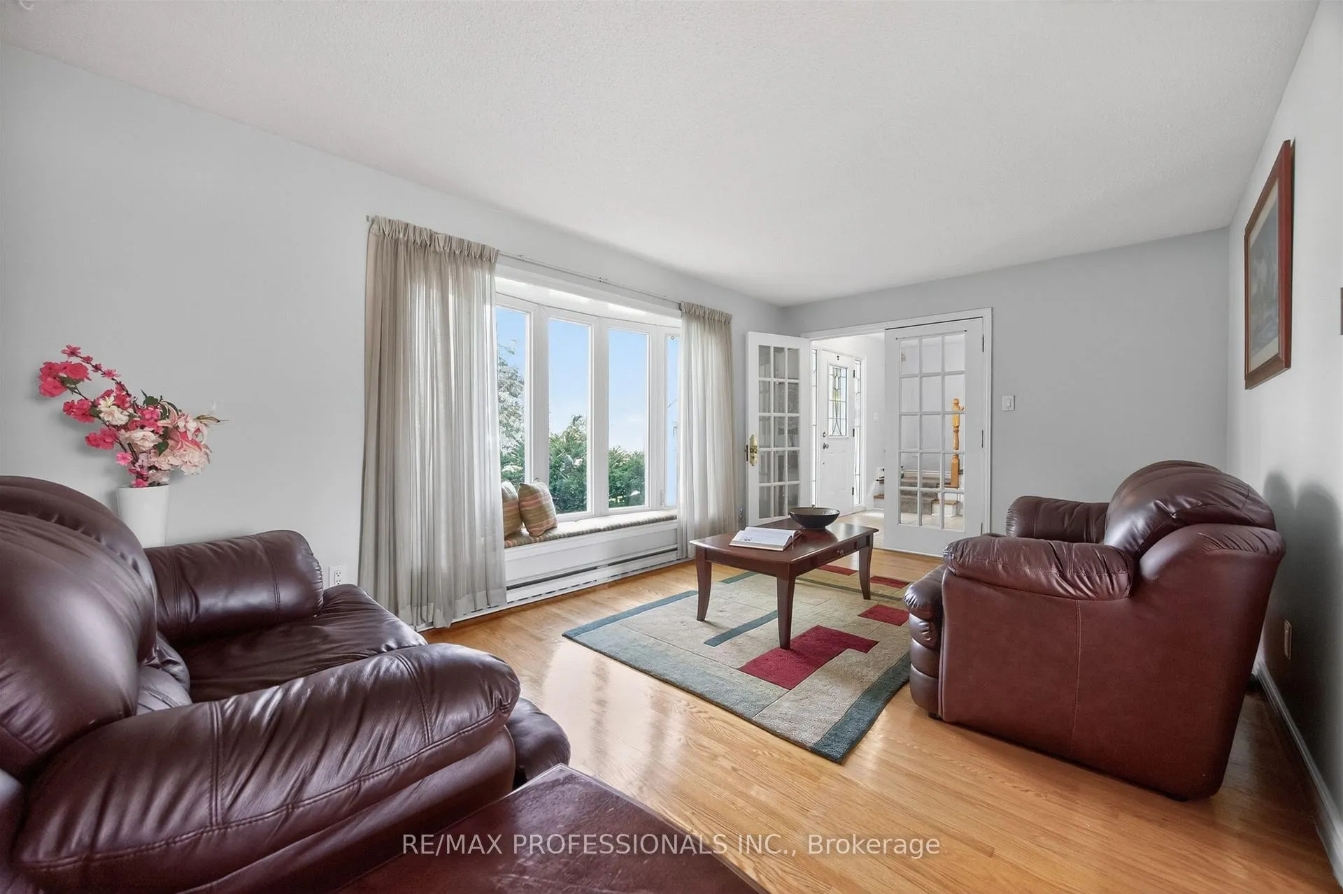 Photo 5 of 3 Caledon Court, Brampton, Avondale — HOMEH