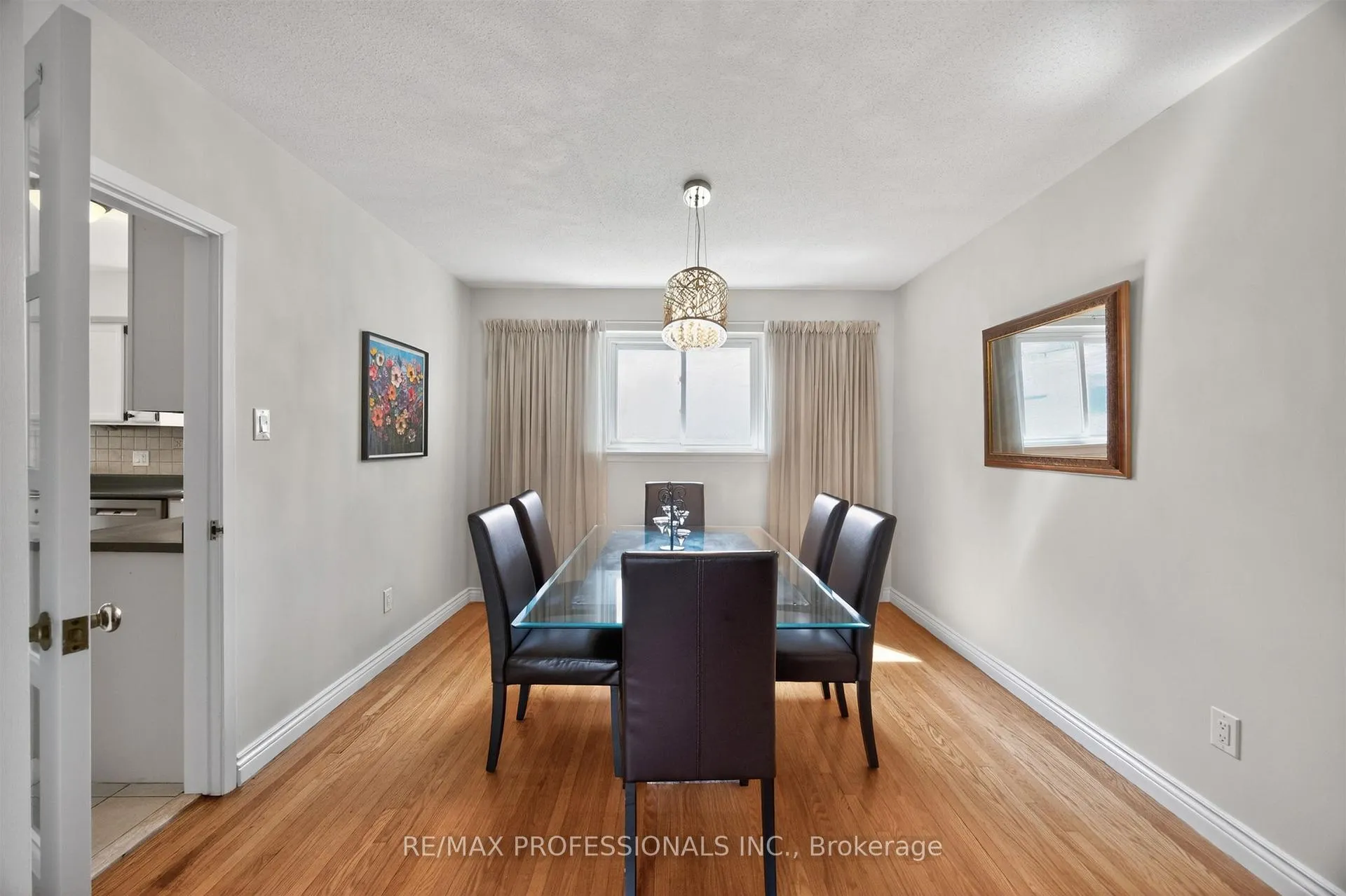 Photo 6 of 3 Caledon Court, Brampton, Avondale — HOMEH