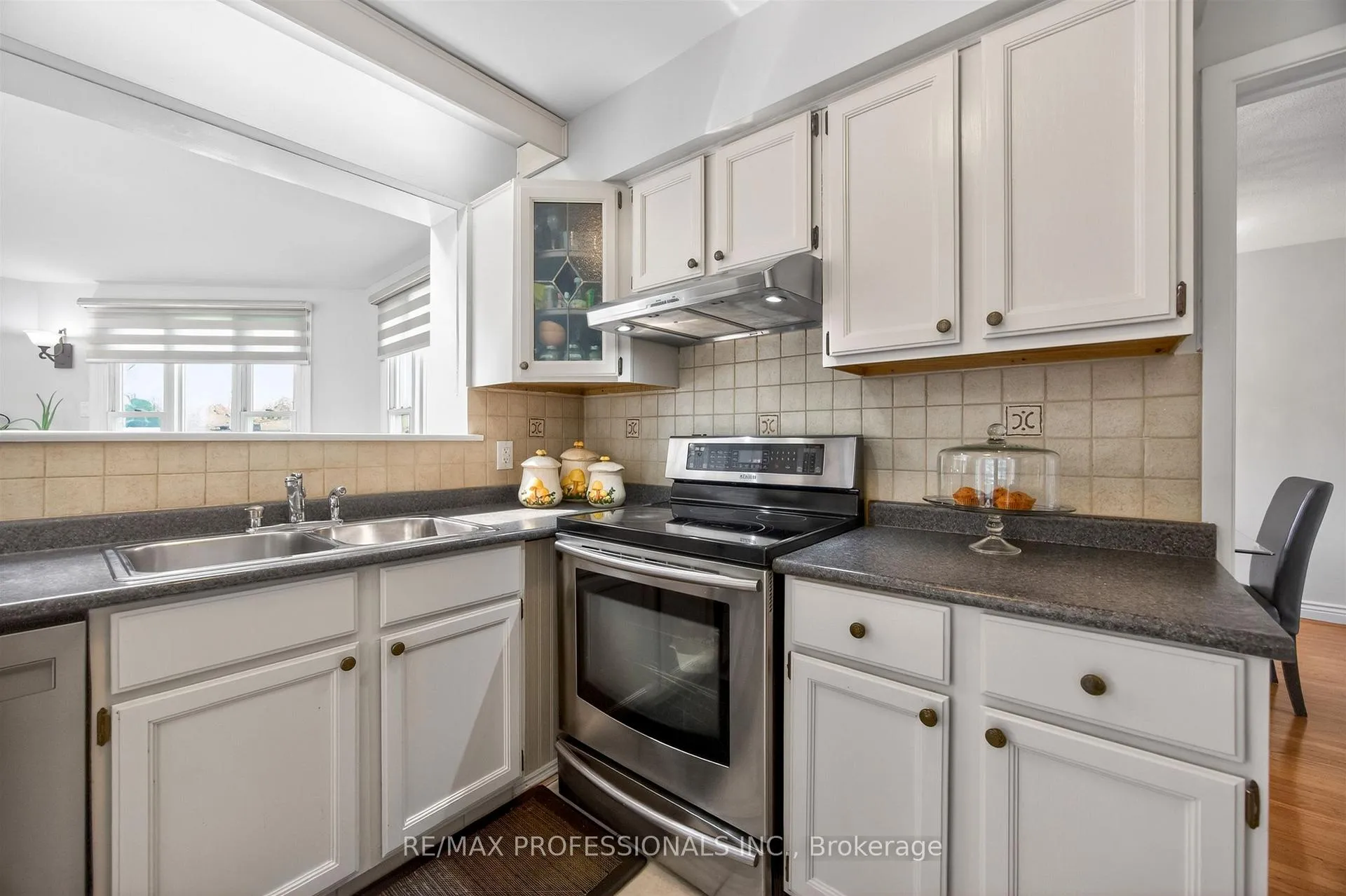 Photo 9 of 3 Caledon Court, Brampton, Avondale — HOMEH