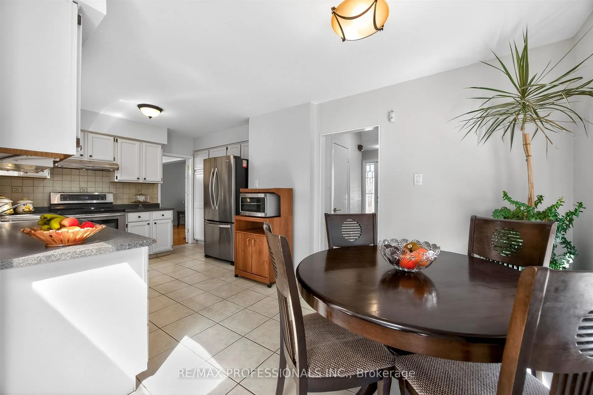 Photo 11 of 3 Caledon Court, Brampton, Avondale — HOMEH
