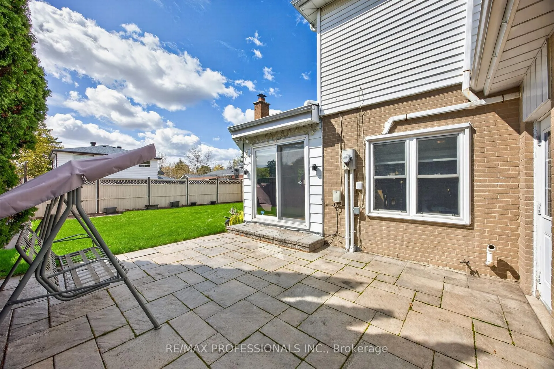 Photo 18 of 3 Caledon Court, Brampton, Avondale — HOMEH