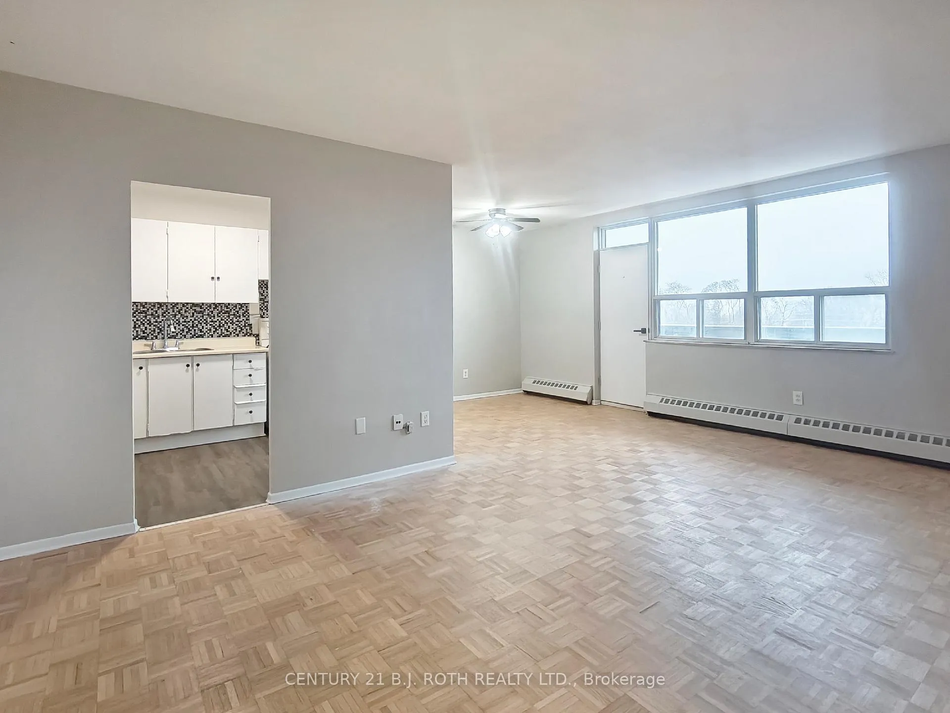 Photo 2 of Unit 407, 98 Holgate Street, Barrie, Allandale — HOMEH