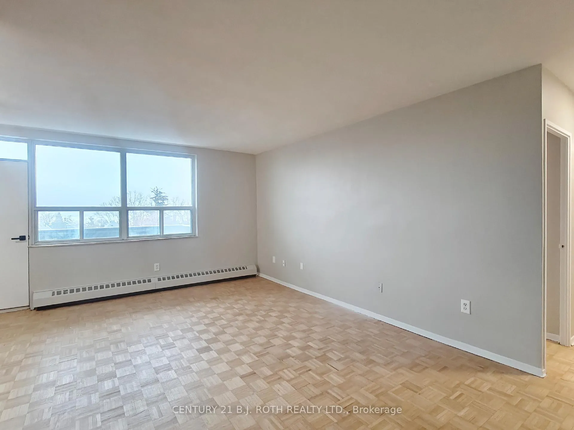 Photo 3 of Unit 407, 98 Holgate Street, Barrie, Allandale — HOMEH