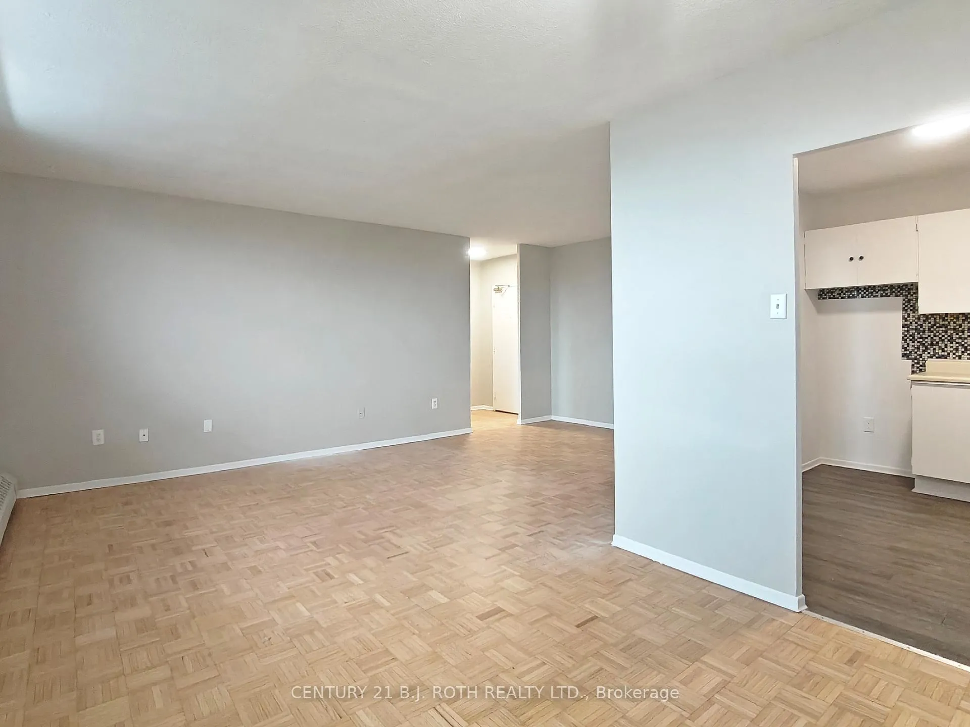 Photo 4 of Unit 407, 98 Holgate Street, Barrie, Allandale — HOMEH