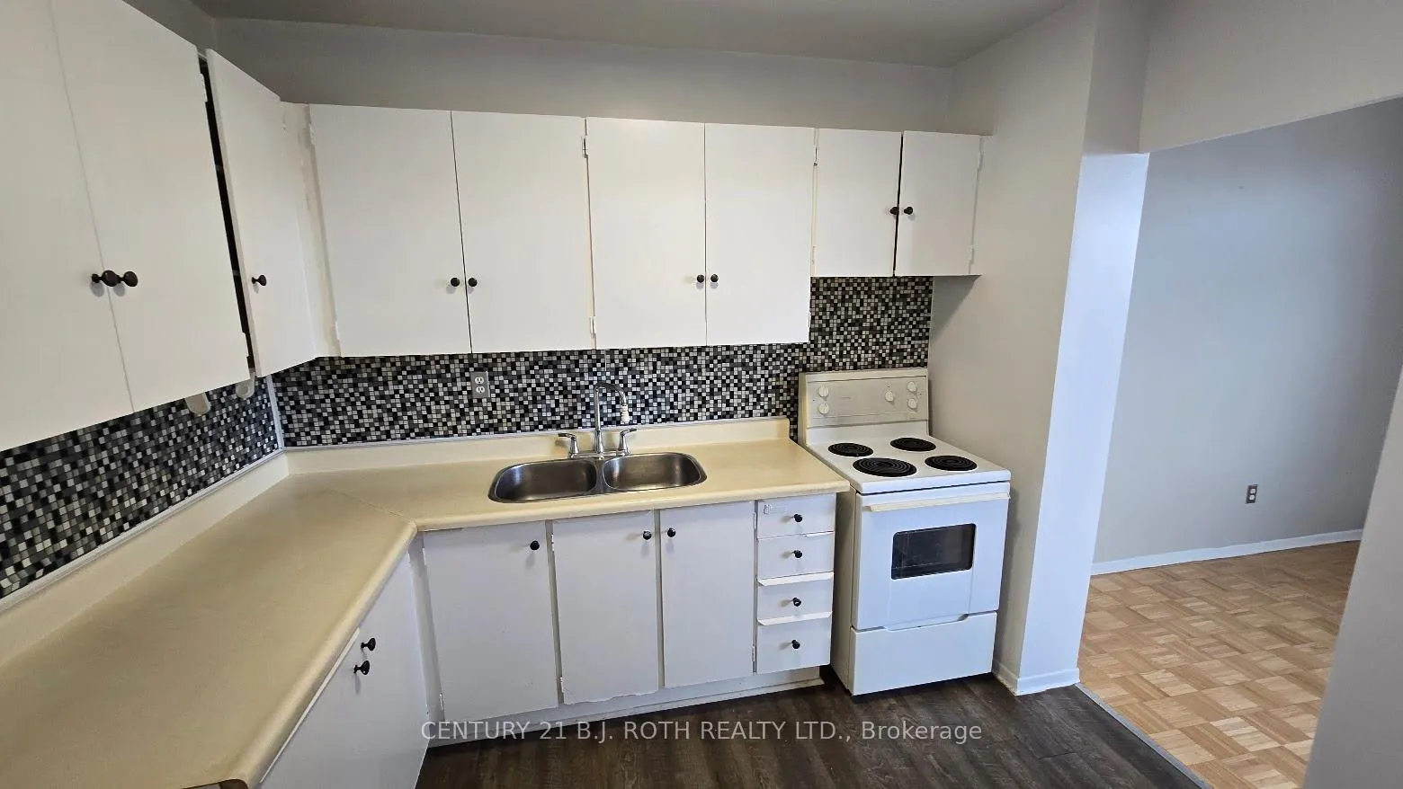 Photo 12 of Unit 407, 98 Holgate Street, Barrie, Allandale — HOMEH