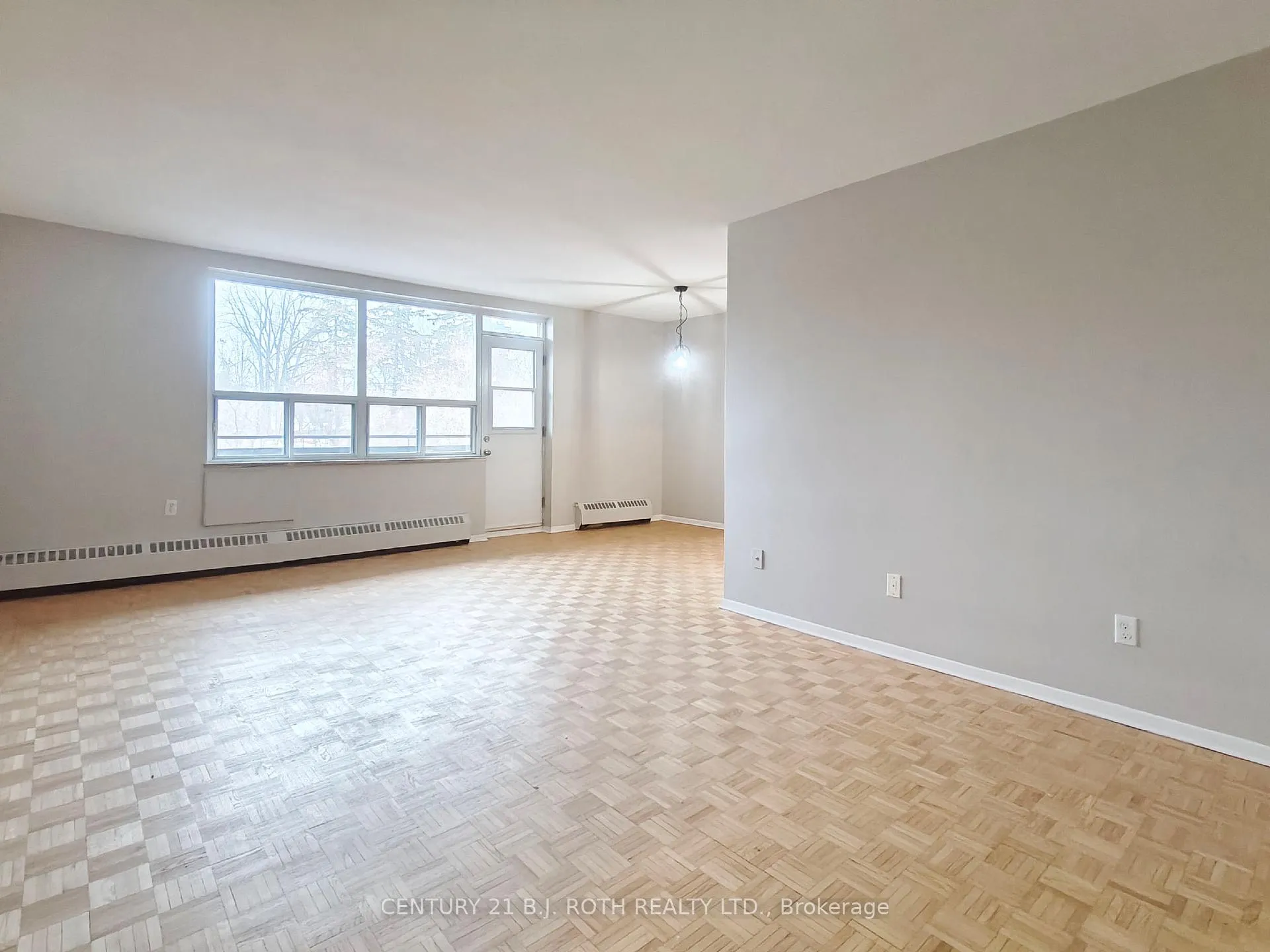 Photo 2 of Unit 405, 37 Peel Street, Barrie, City Centre — HOMEH