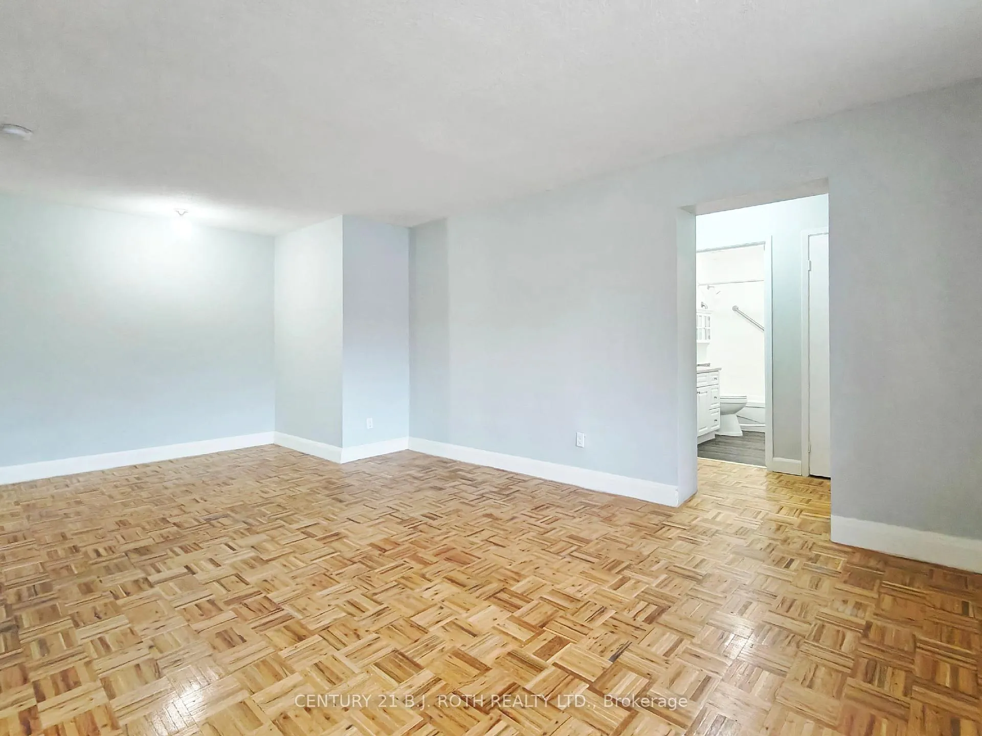 Photo 4 of Unit 100, 37 Peel Street, Barrie, City Centre — HOMEH