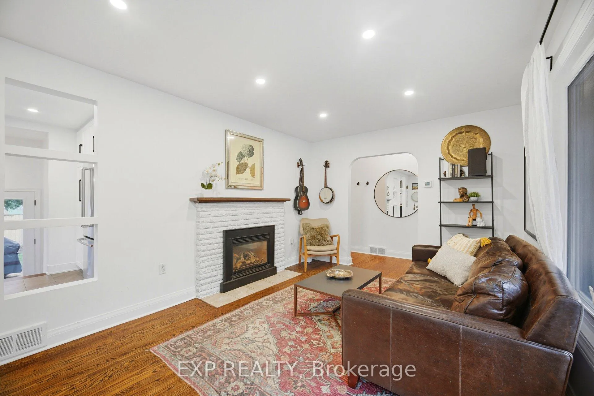 Photo 7 of 11 Armstrong Street, Brampton, Downtown Brampton — HOMEH