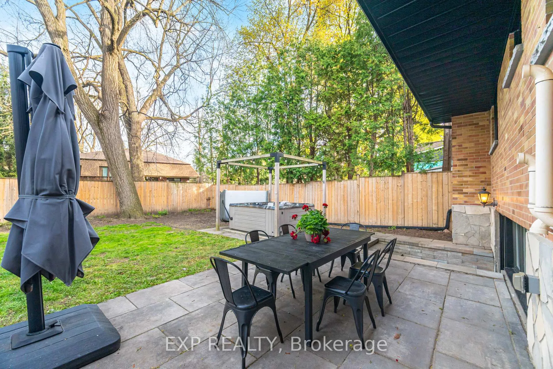 Photo 33 of 11 Armstrong Street, Brampton, Downtown Brampton — HOMEH
