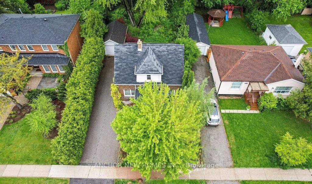 Front of 292 Horsham Avenue